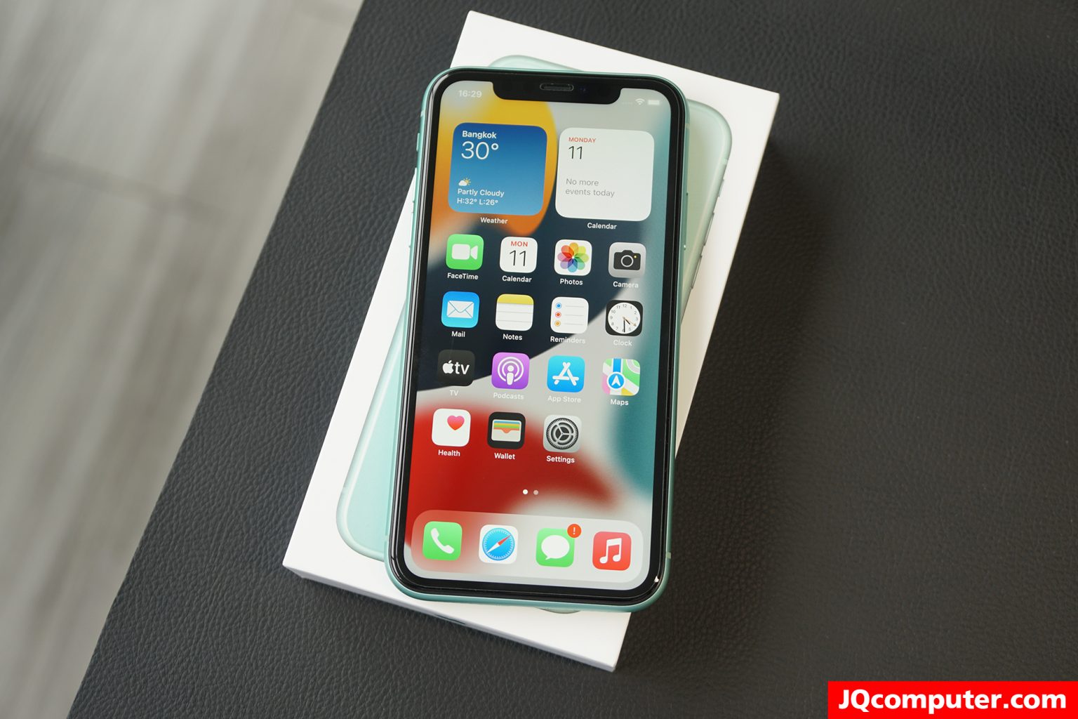 iPhone 11 - Image 2