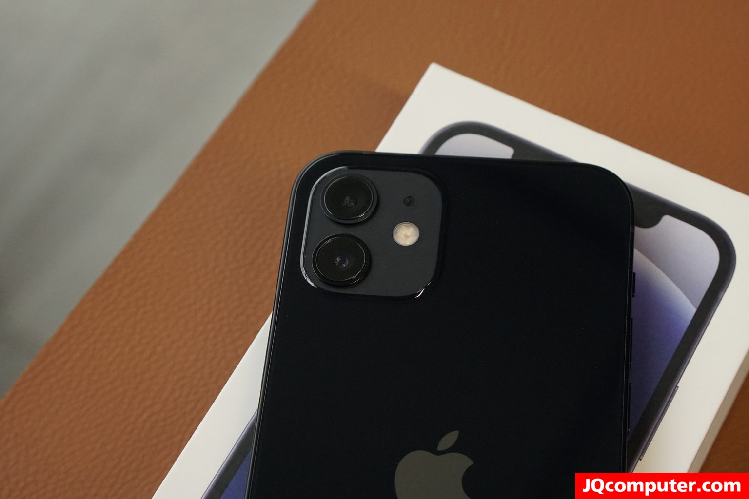 iPhone 12 - Image 8