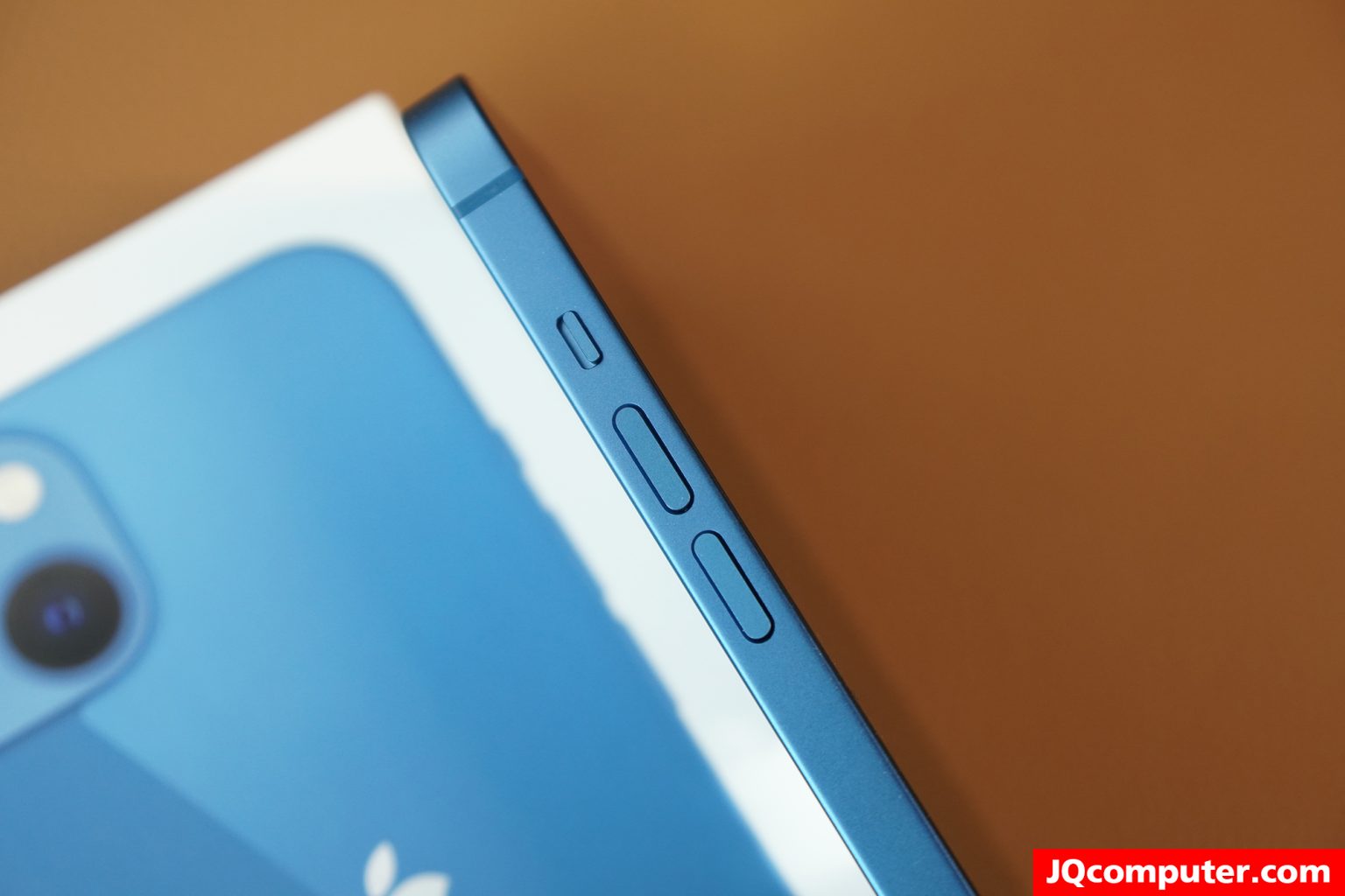 iPhone 13 - Image 10