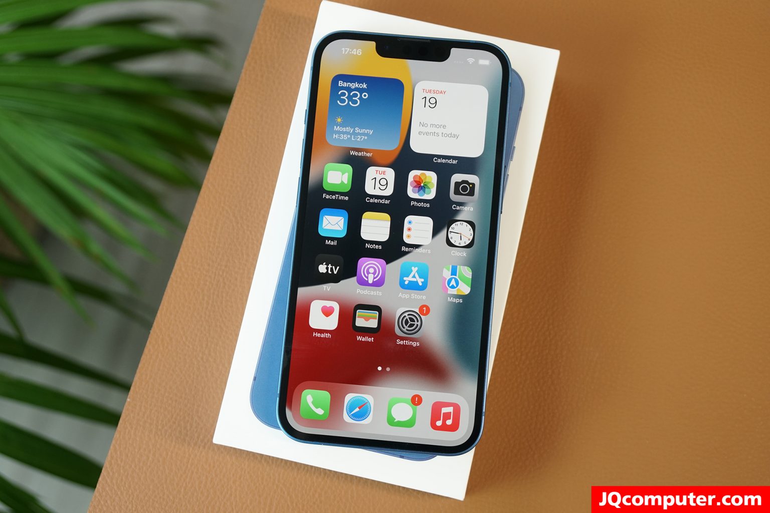 iPhone 13 - Image 2