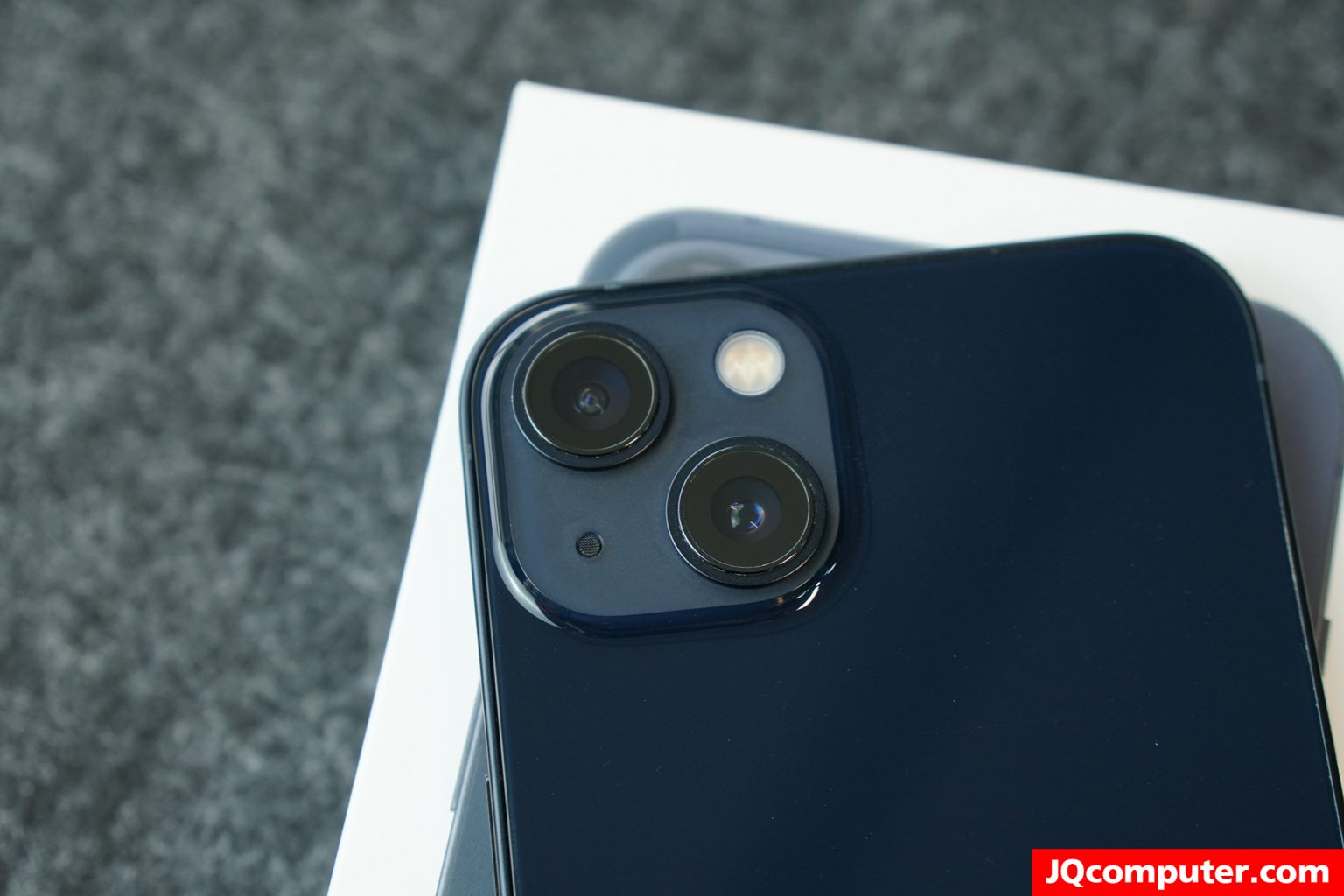iPhone 13 - Image 10