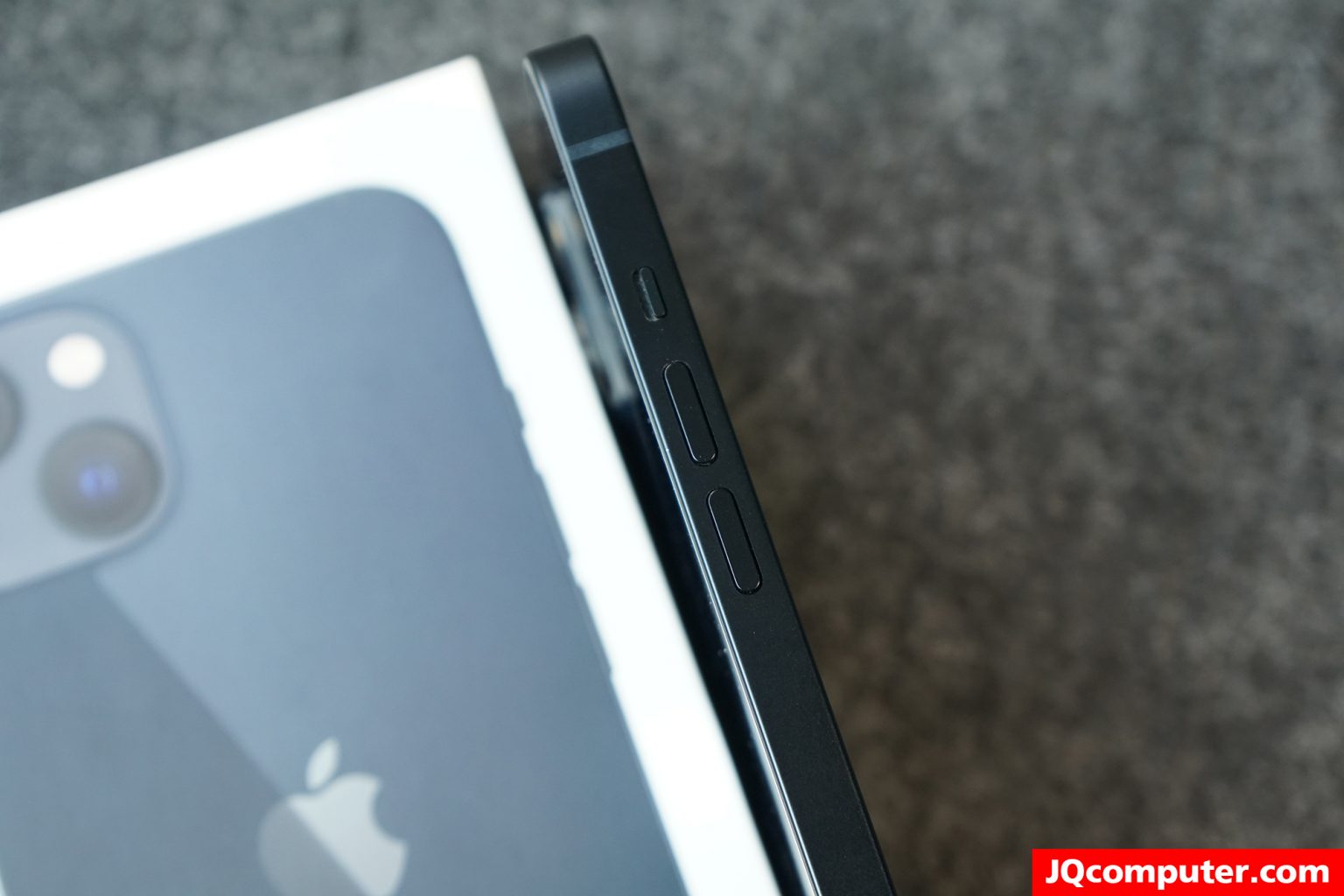 iPhone 13 - Image 12