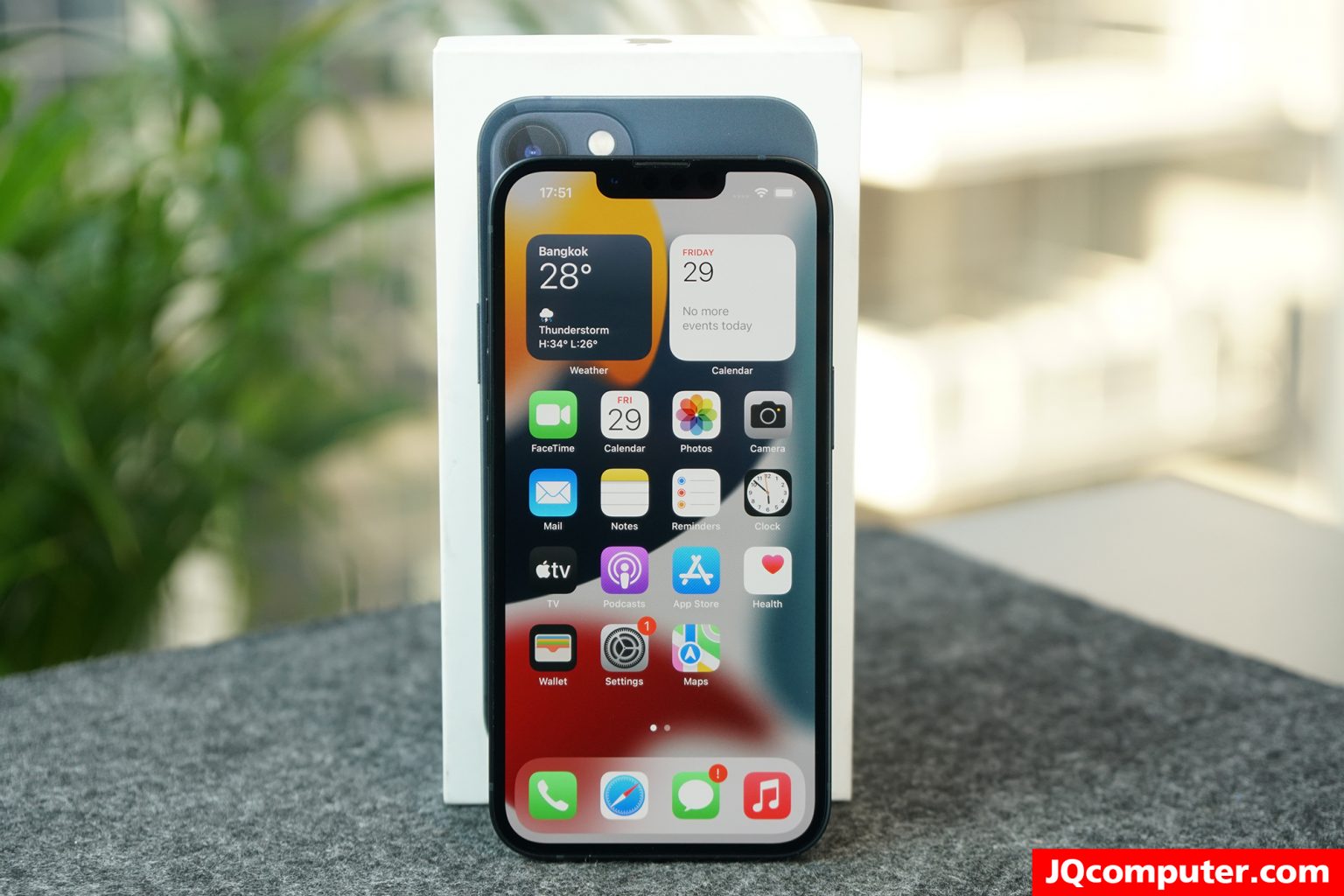 iPhone 13 - Image 2