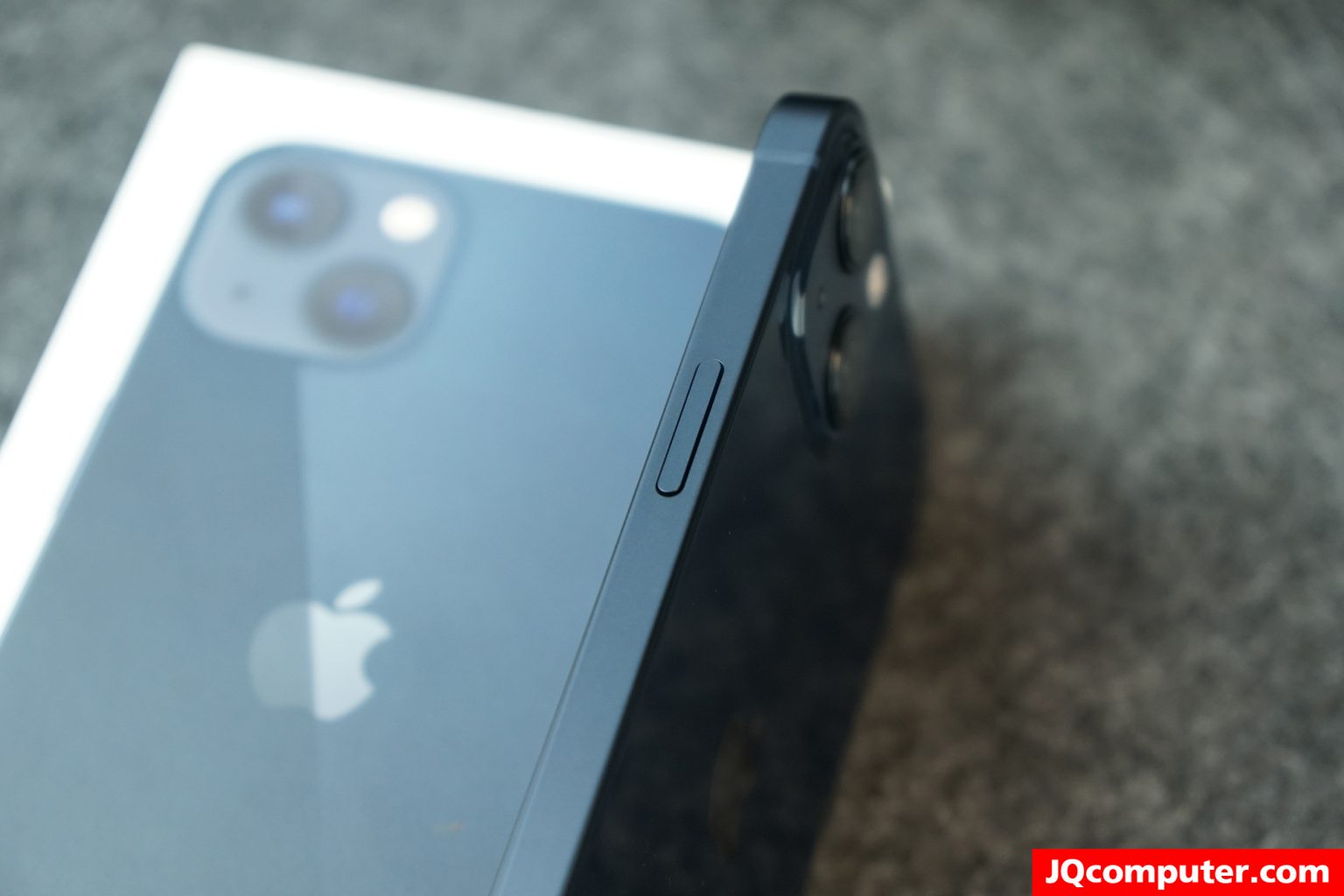 iPhone 13 - Image 9