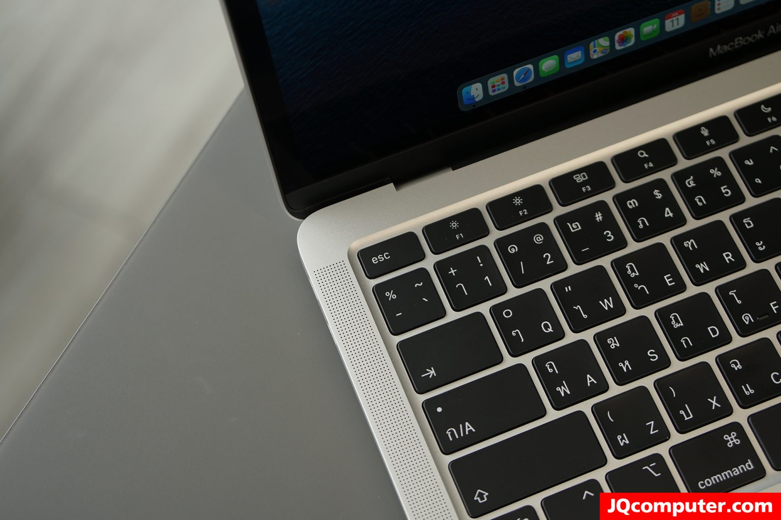 MacBook Air (13-inch, M1, 2020) - Image 4