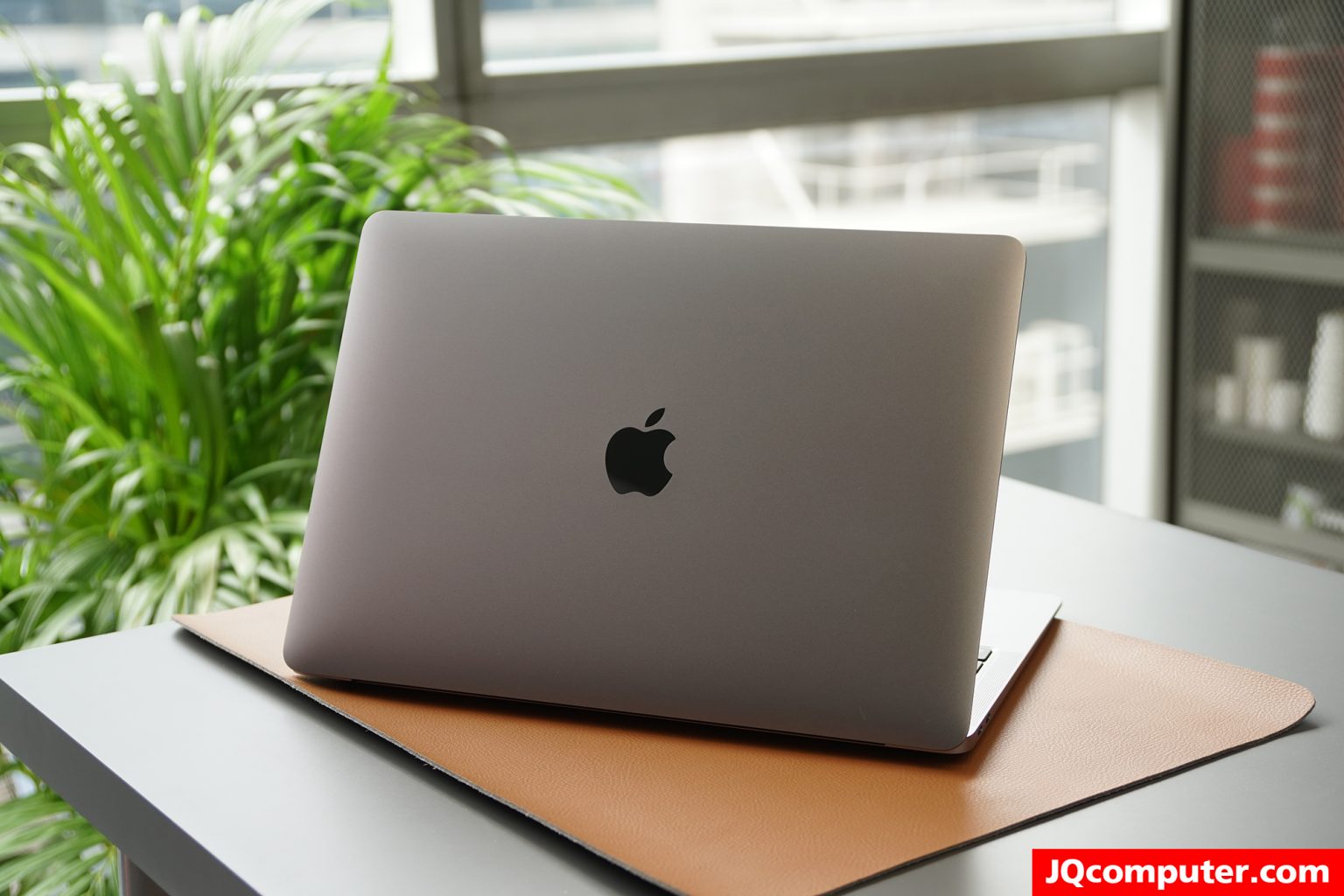 MacBook Air (13-inch, M1, 2020) - Image 2