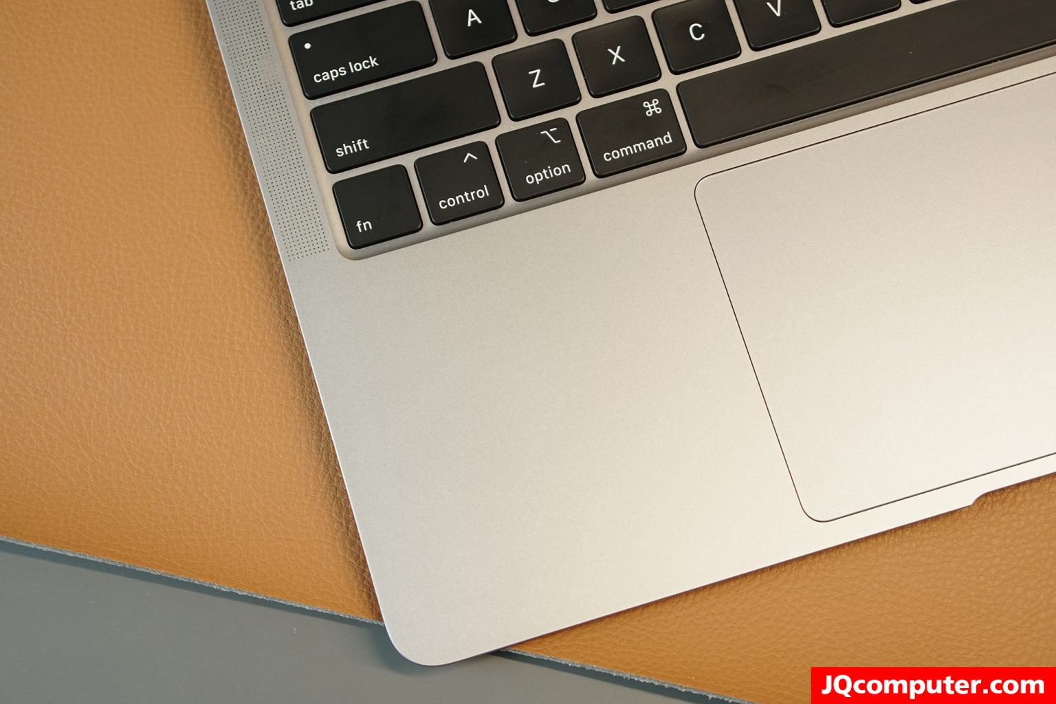 MacBook Air (13-inch, i3, 2020) - Image 3