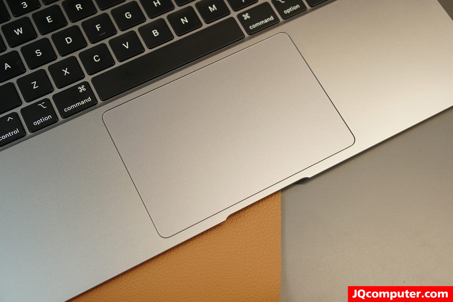 MacBook Air (13-inch, i3, 2020) - Image 7