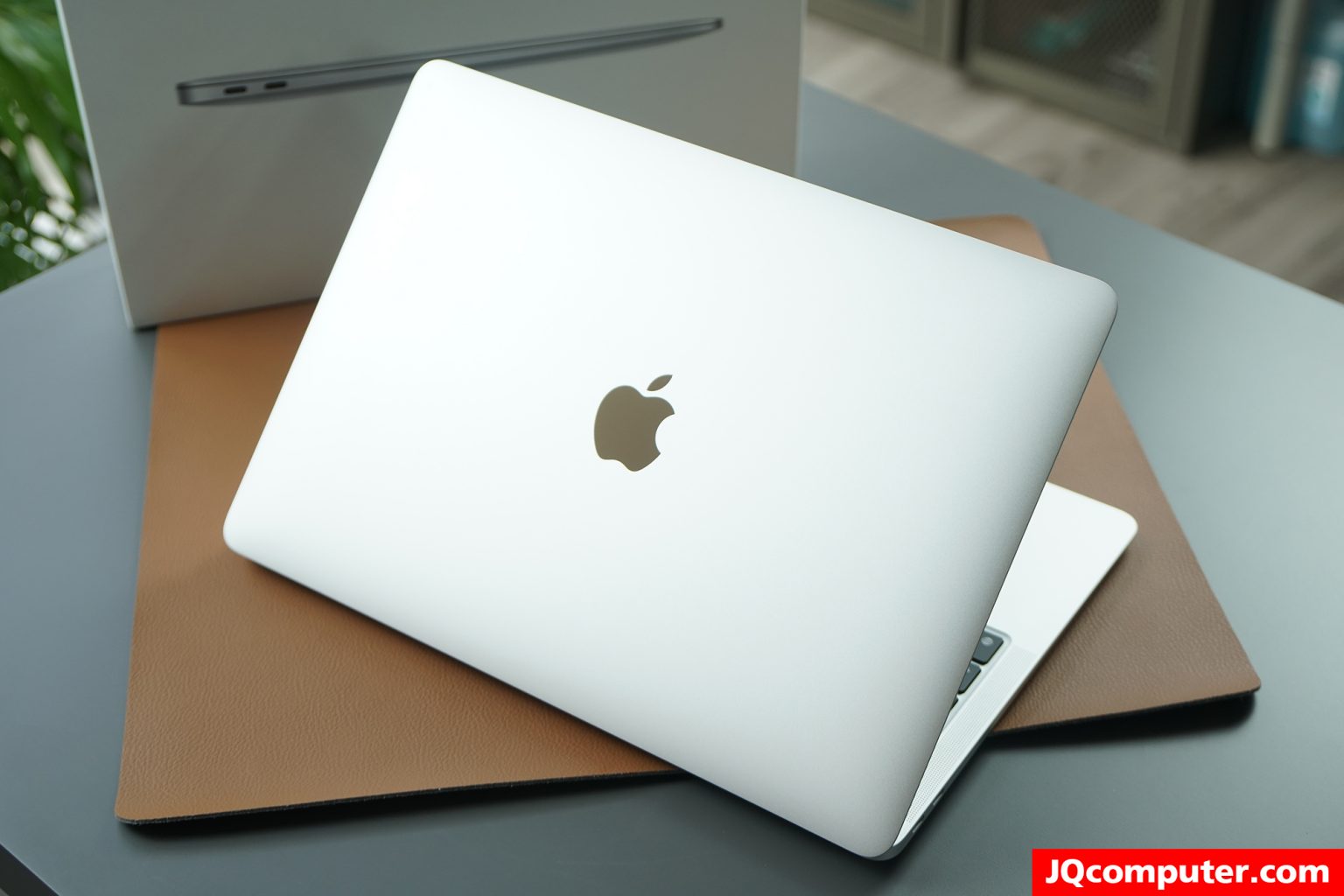 MacBook Air (13-inch, M1, 2020) - Image 2