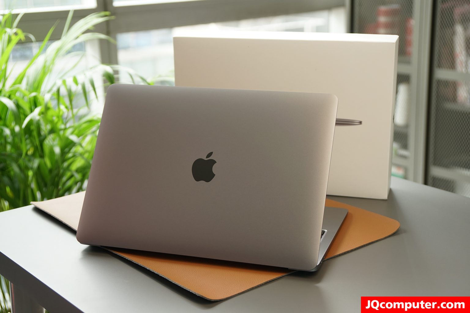 MacBook Air (13-inch, M1, 2020) - Image 2