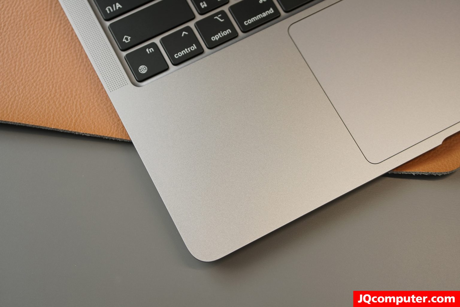 MacBook Air (13-inch, M1, 2020) - Image 3
