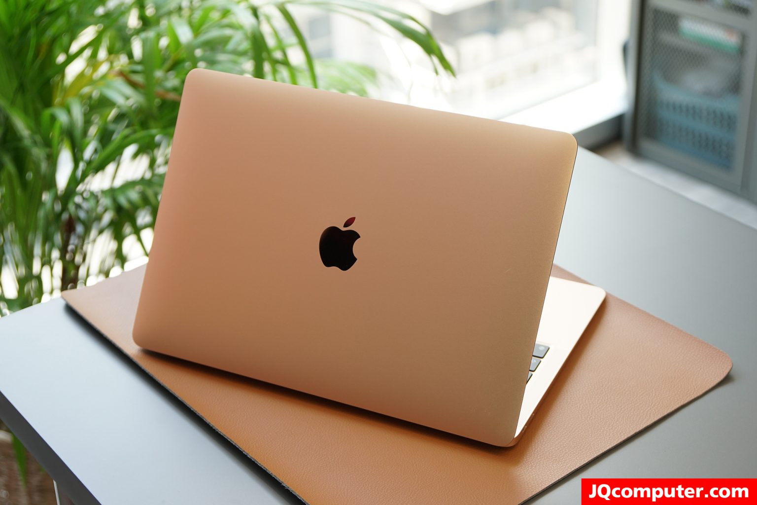 MacBook Air (13-inch, M1, 2020) - Image 2