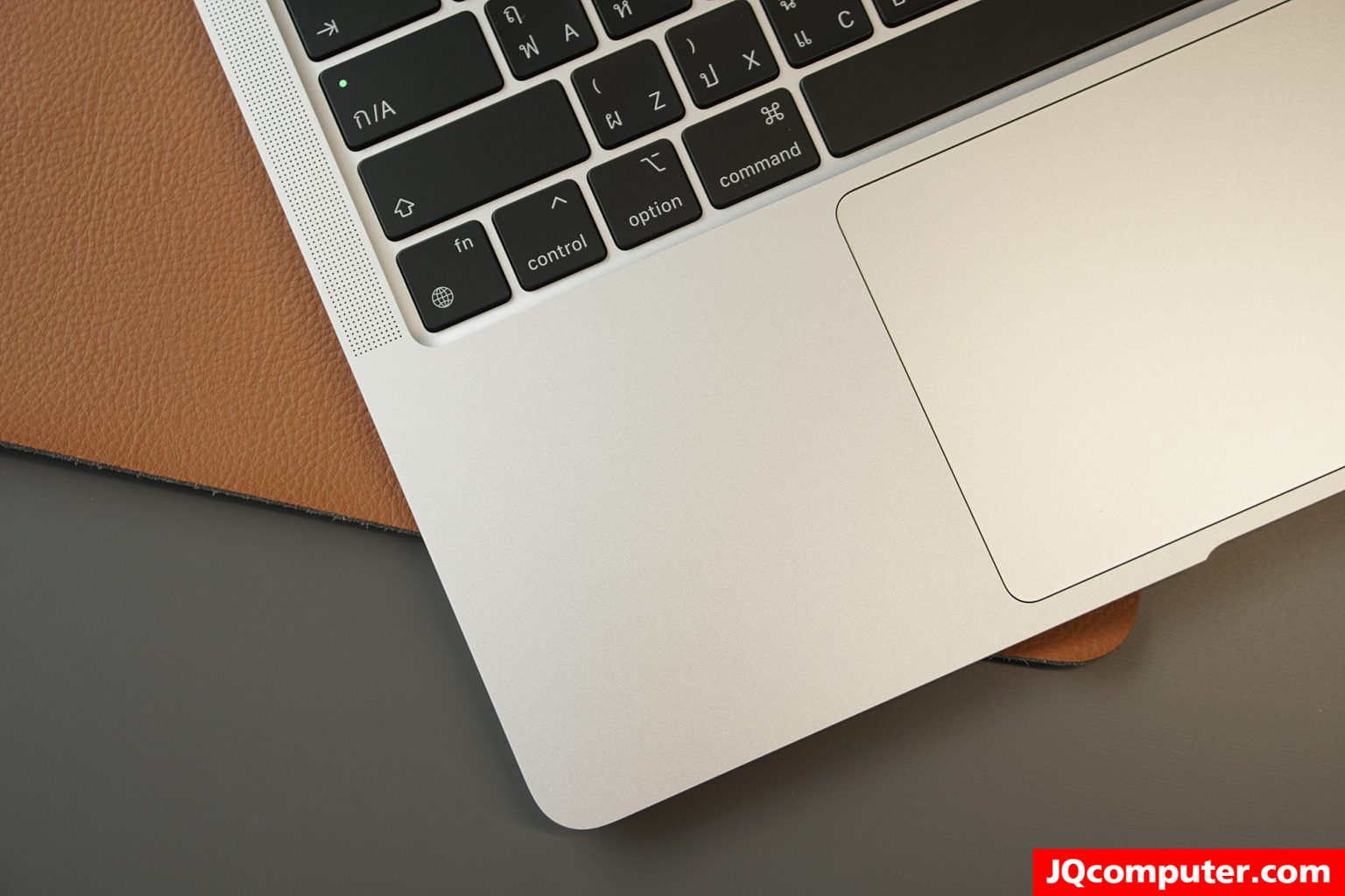 MacBook Air (13-inch, M1, 2020) - Image 3