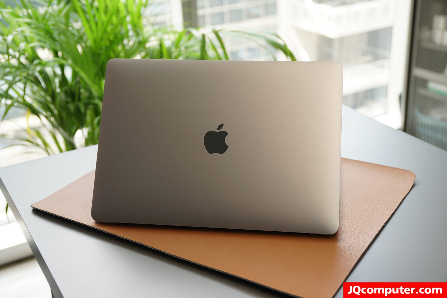 MacBook Pro (13-inch, i5, 2019) - Image 2