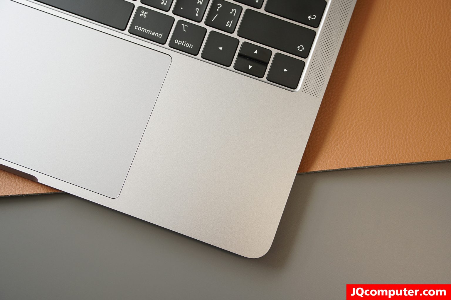 MacBook Pro (13-inch, i5, 2019) - Image 7