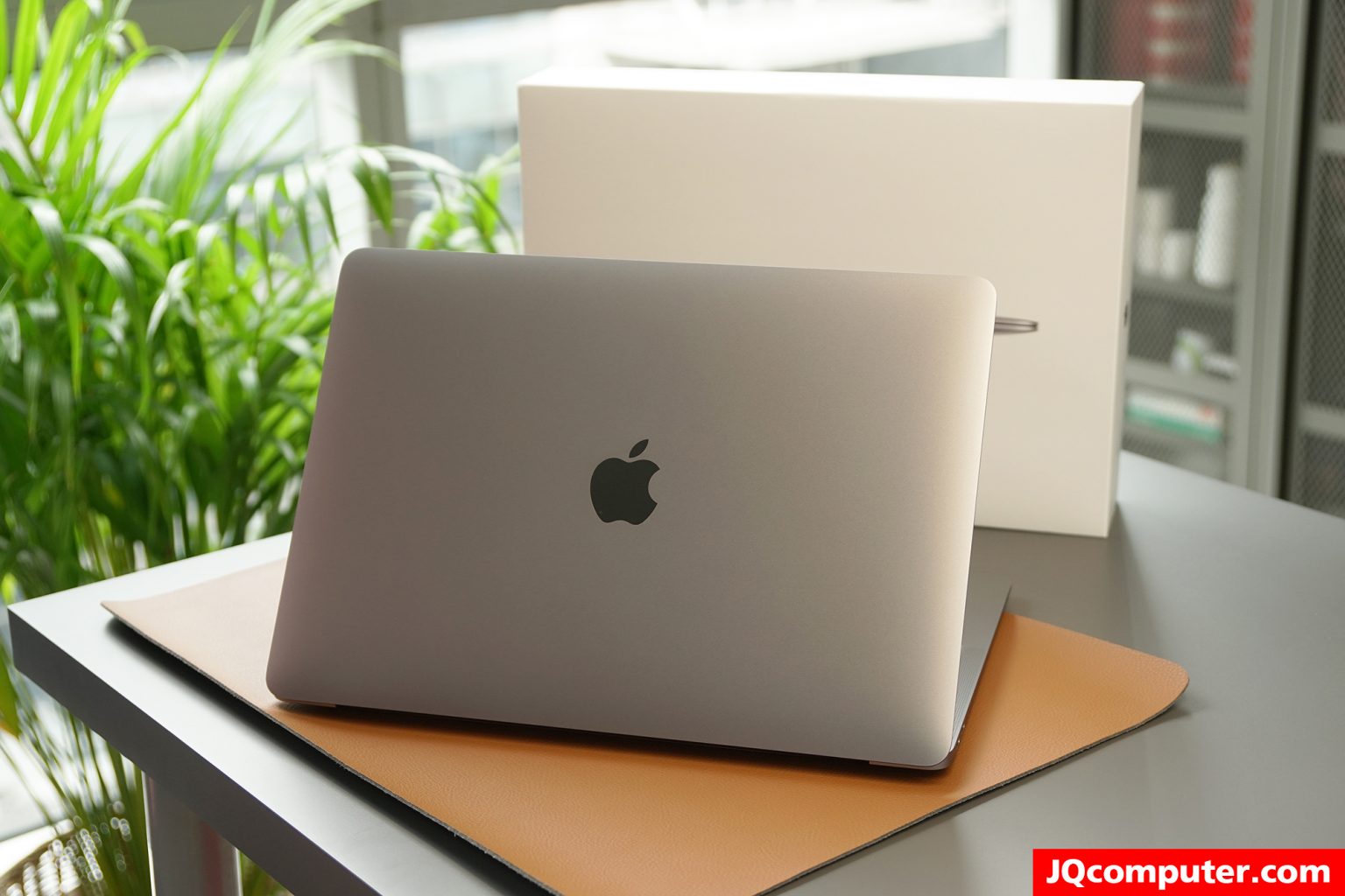MacBook Air (13-inch, M1, 2020) - Image 2