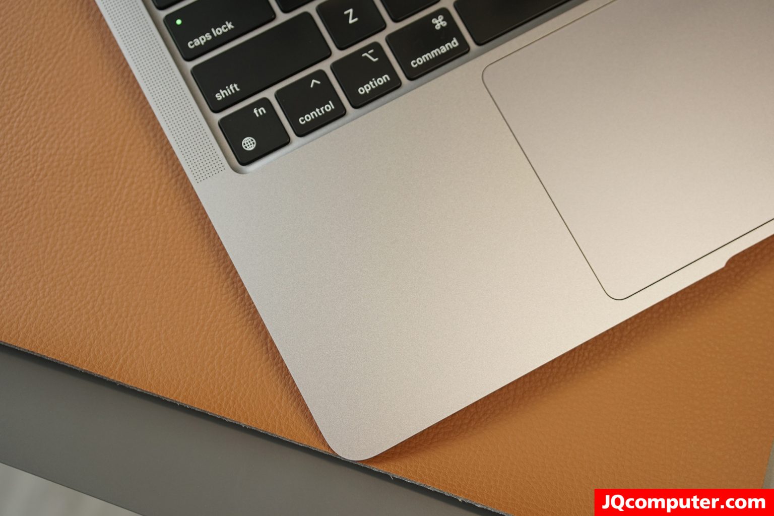 MacBook Air (13-inch, M1, 2020) - Image 3