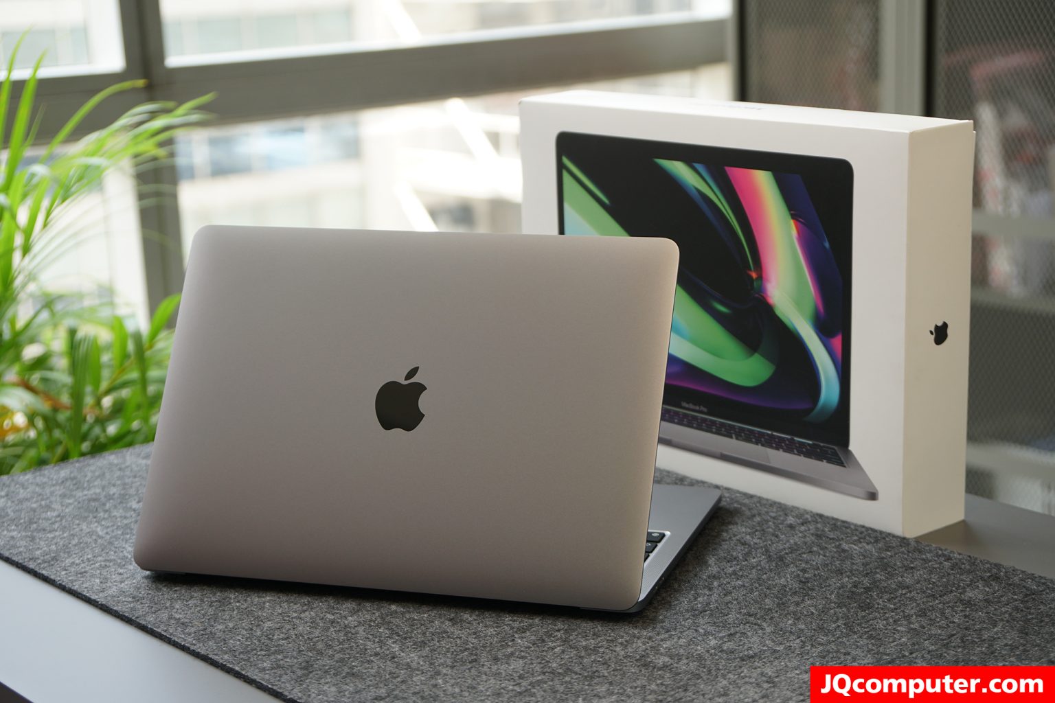 MacBook Pro (13-inch, M1, 2020) - Image 2
