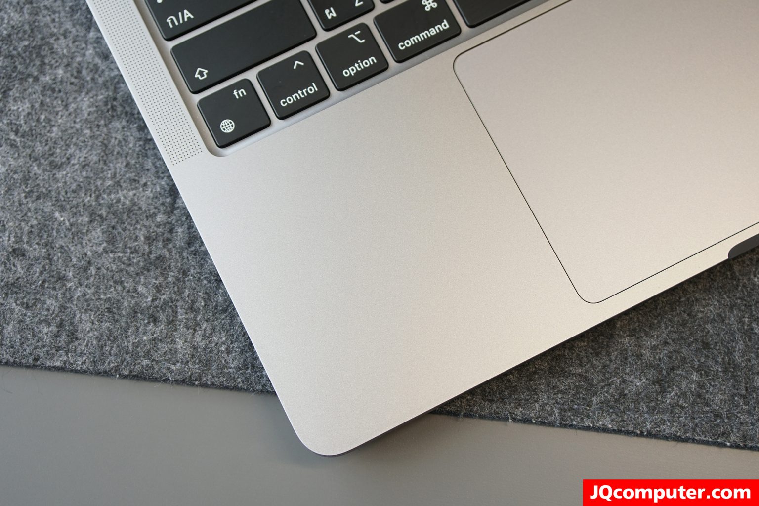 MacBook Pro (13-inch, M1, 2020) - Image 3