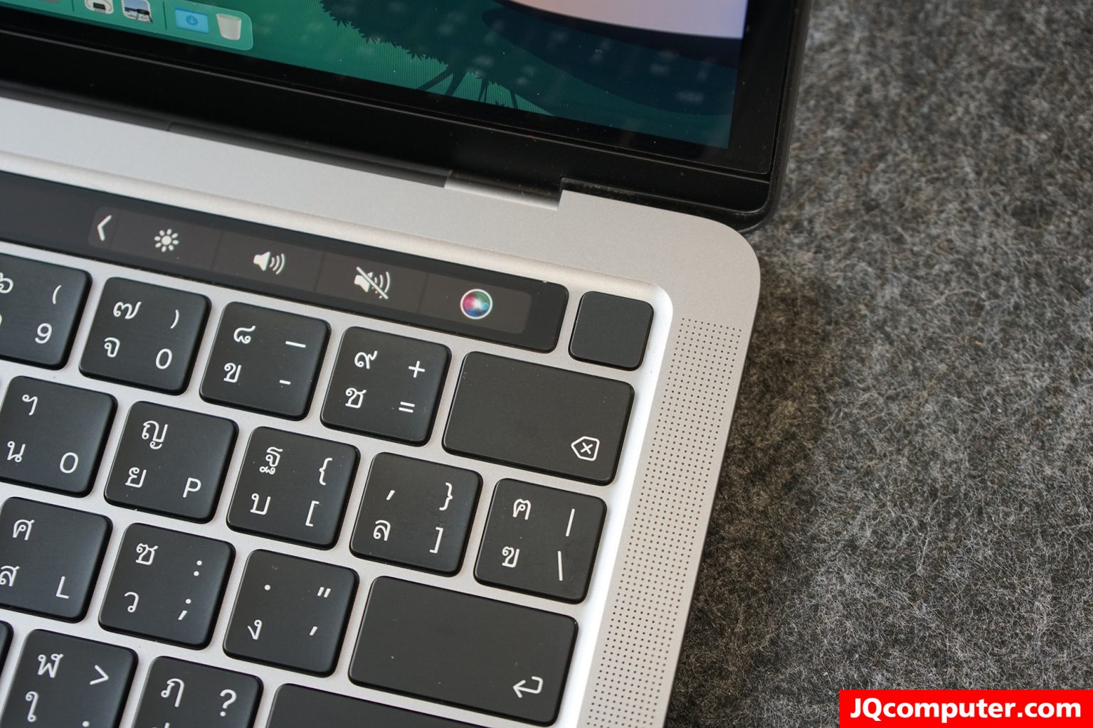 MacBook Pro (13-inch, M1, 2020) - Image 9