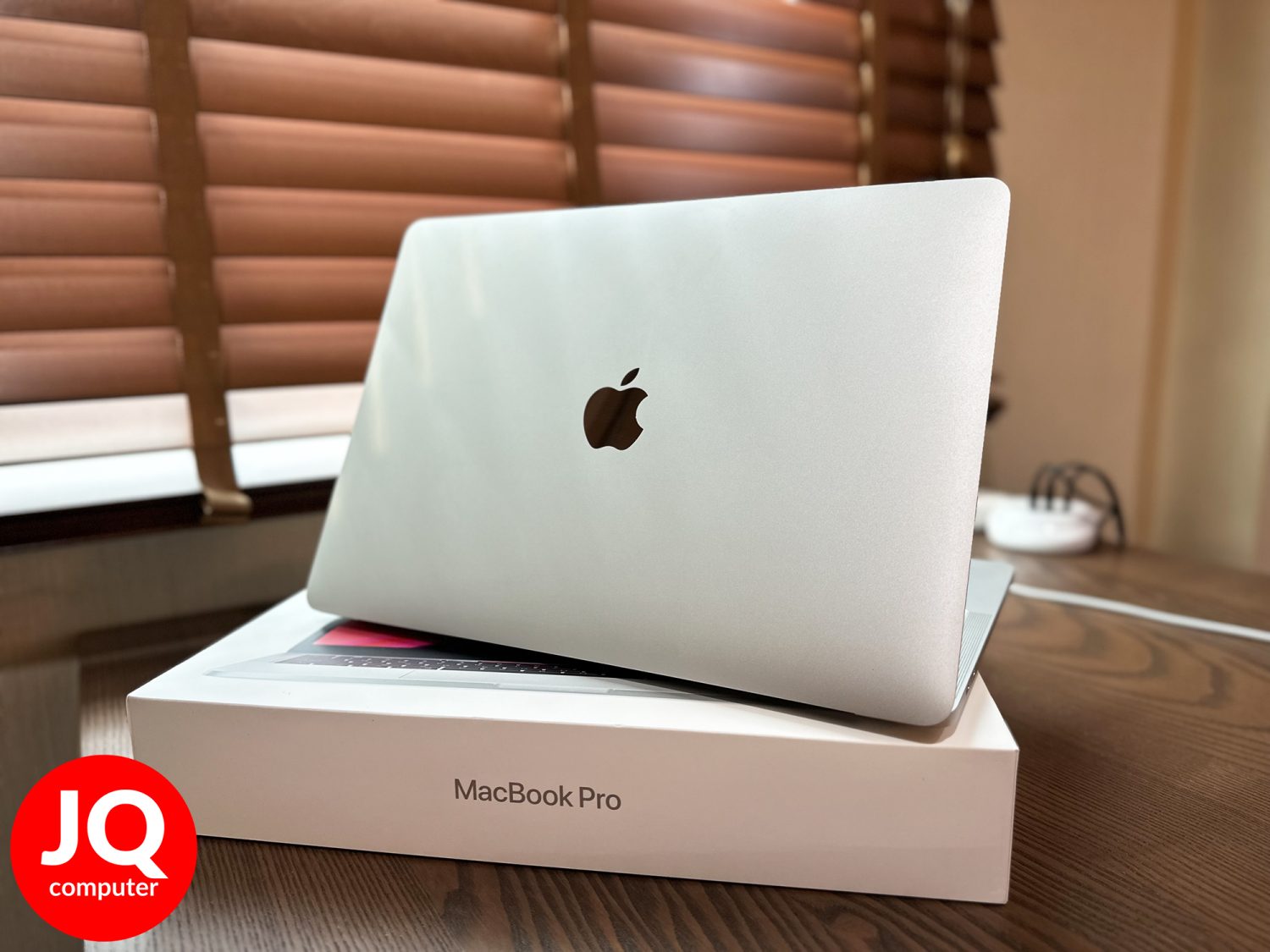 MacBook Pro 13" 2020 Apple M1 (Apple Care+) - Image 2