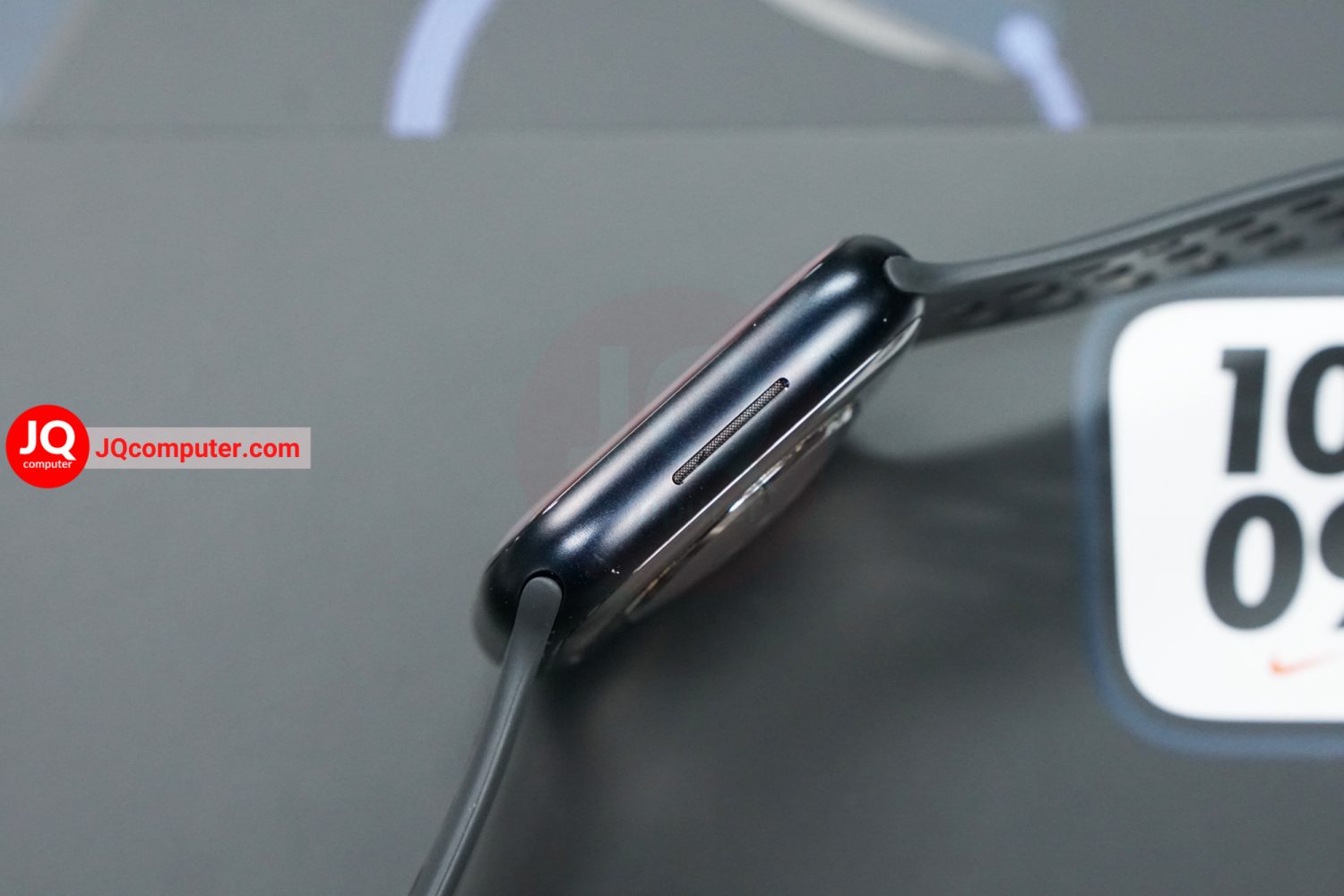 Apple Watch 7 GPS, 45MM. (Nike) - Image 4