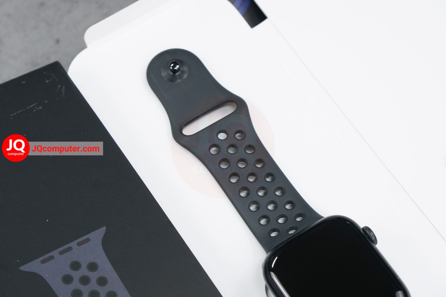 Apple Watch 7 GPS, 45MM. (Nike) - Image 8