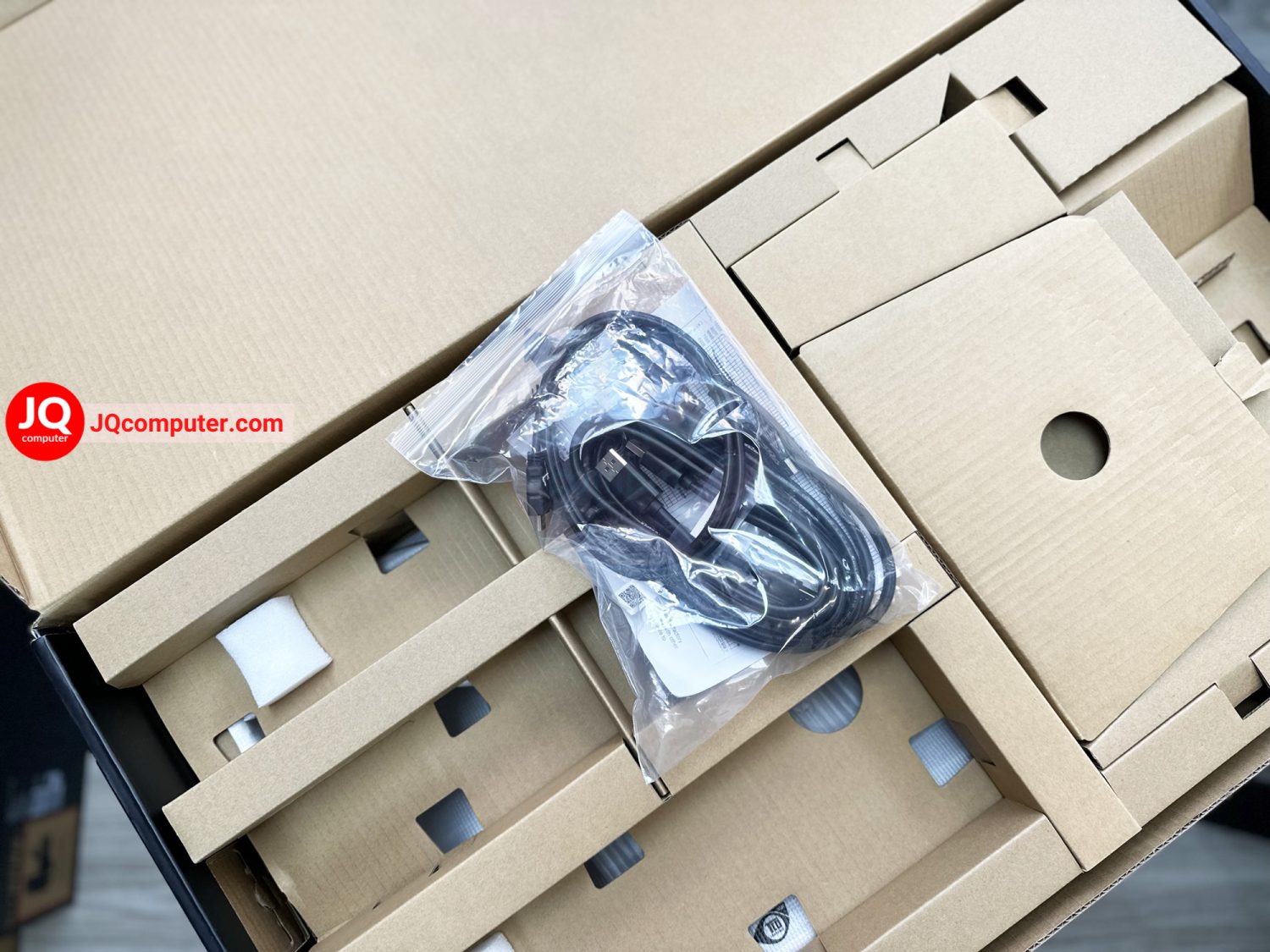 Dell UltraSharp 27" 4K USB-C - Image 8