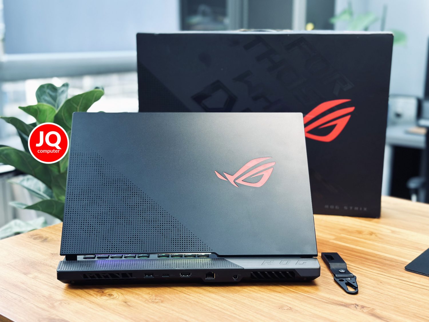 Asus ROG Strix Scar 15 - Image 2