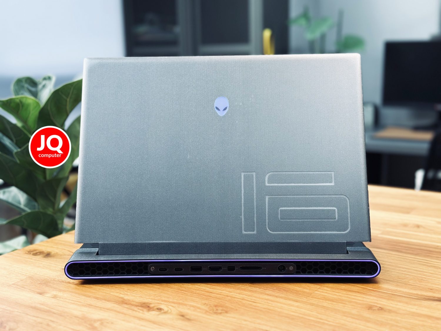 Dell Alienware M16 R1 - Image 2