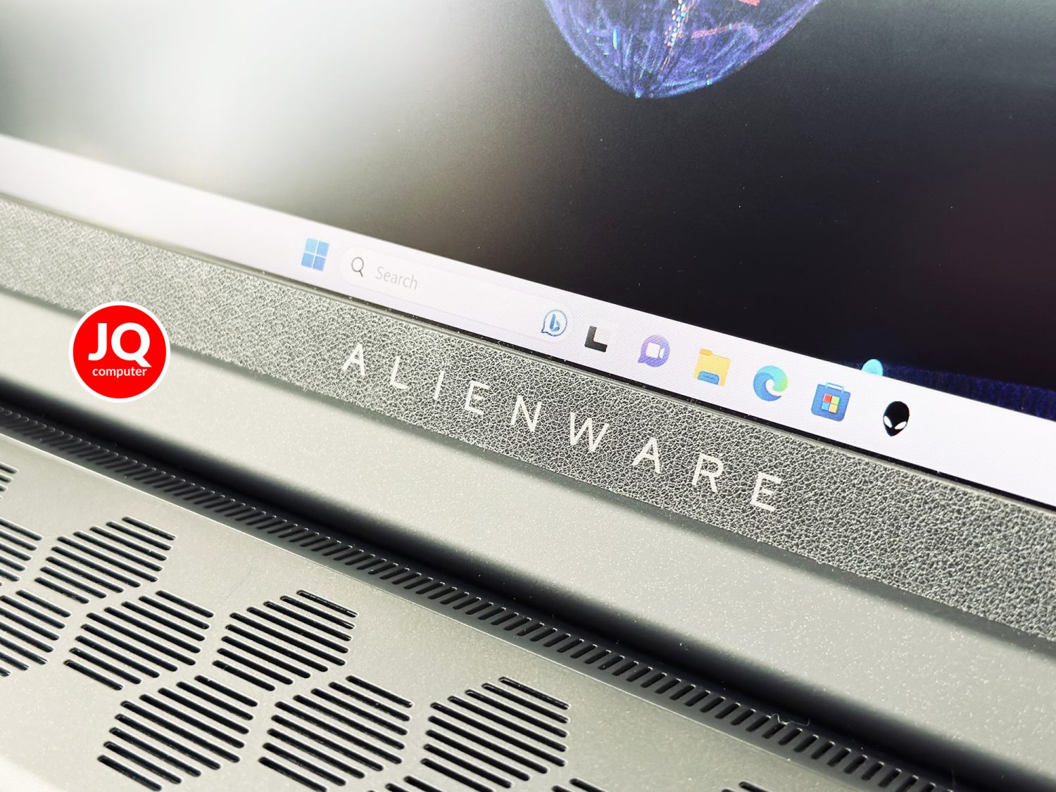 Dell Alienware M16 R1 - Image 6