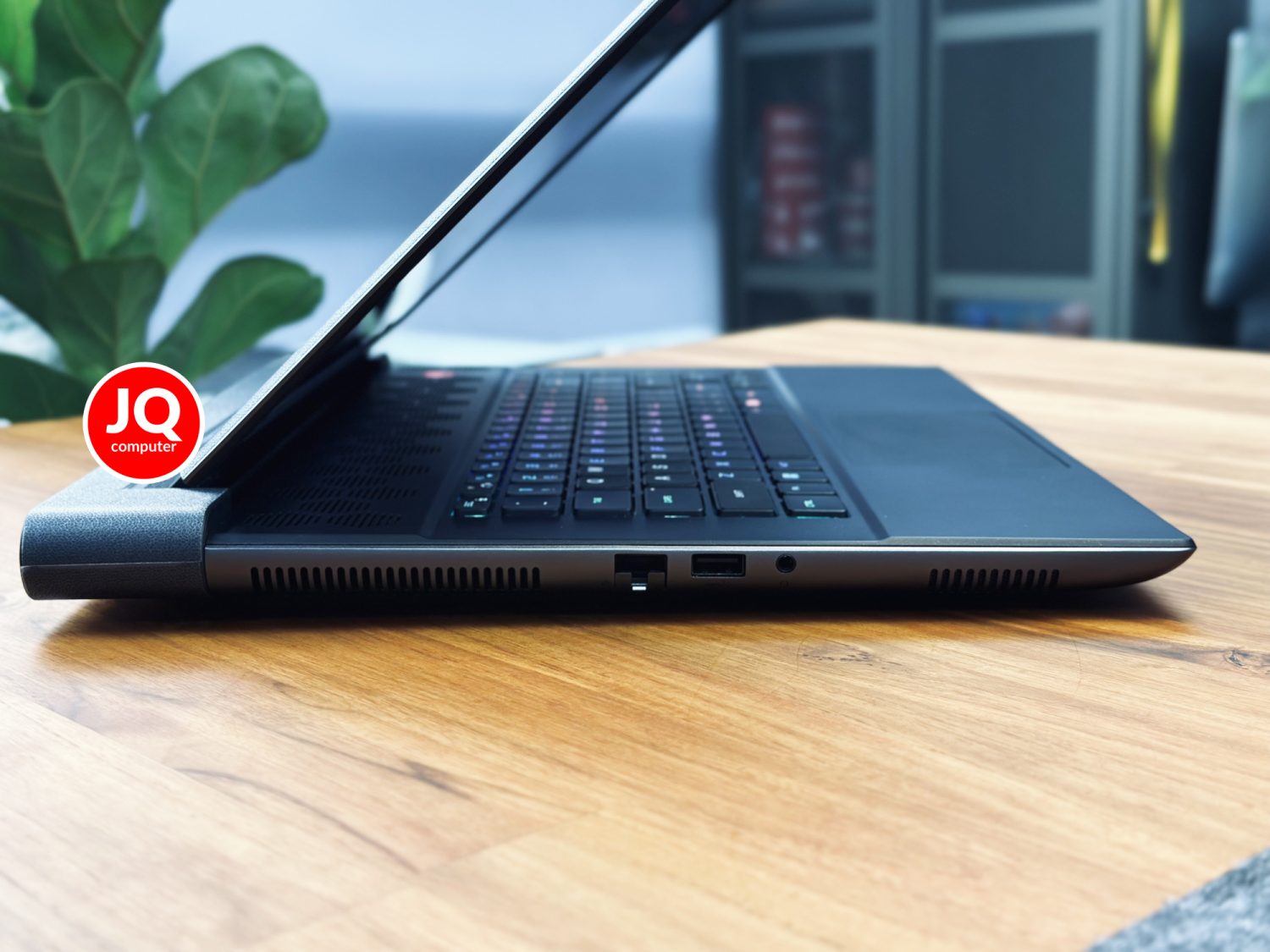 Dell Alienware M16 R1 - Image 19