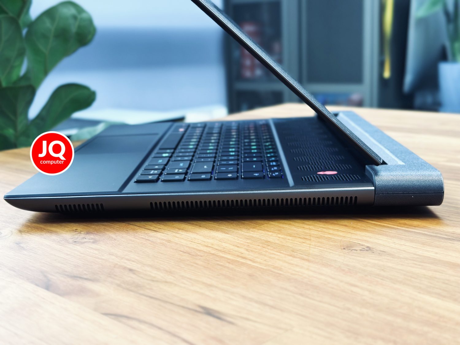 Dell Alienware M16 R1 - Image 20