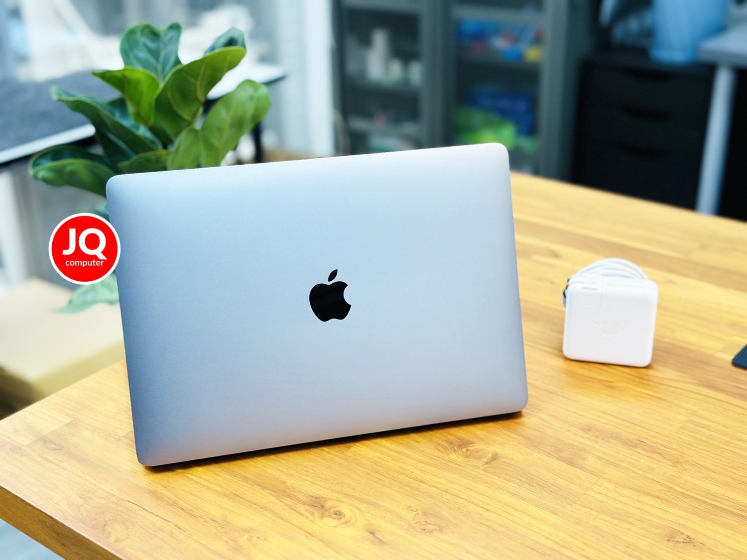 MacBook Pro 13" Apple M1, 2020 - Image 2