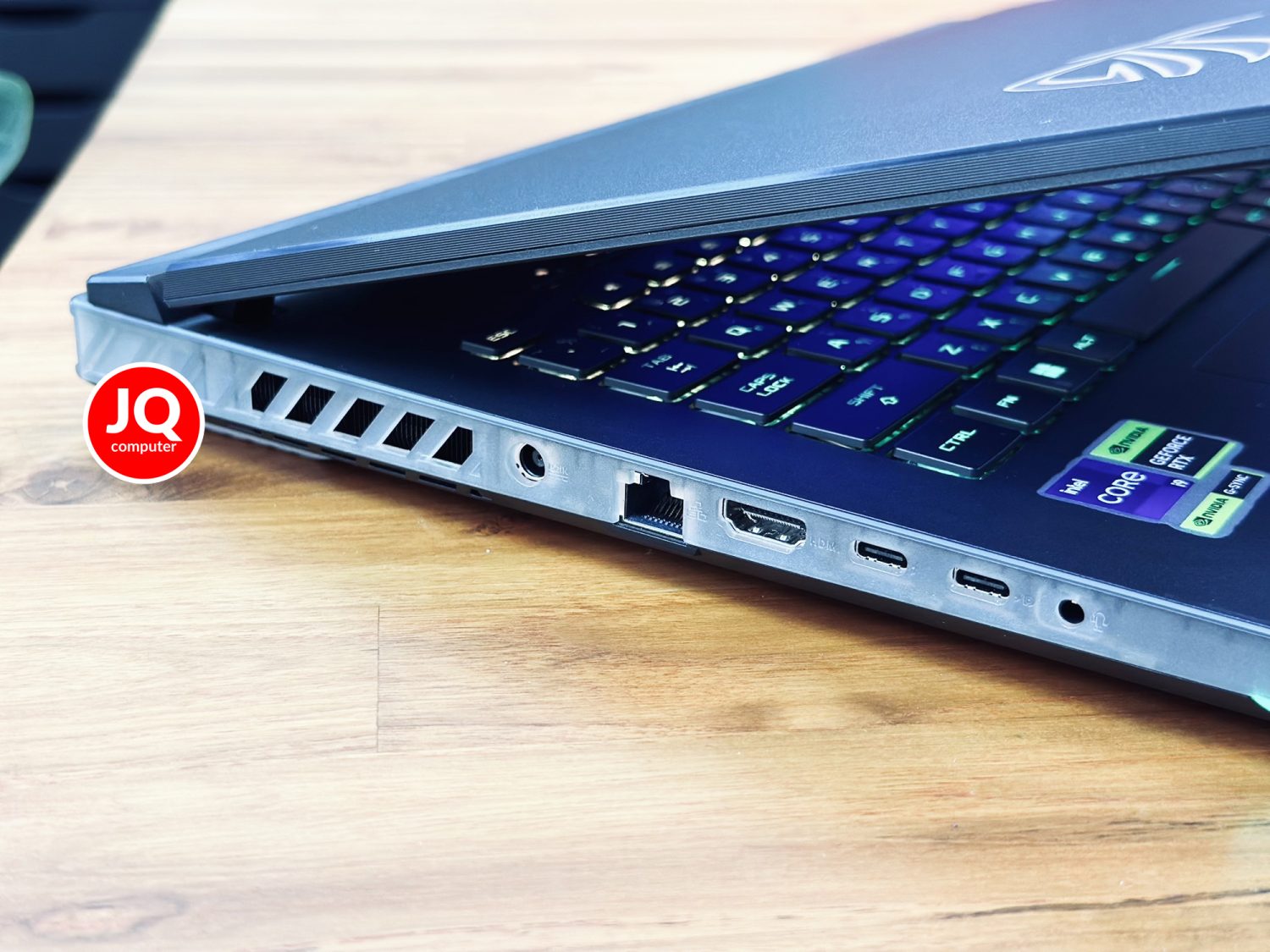 Asus ROG Strix Scar 18 - Image 15