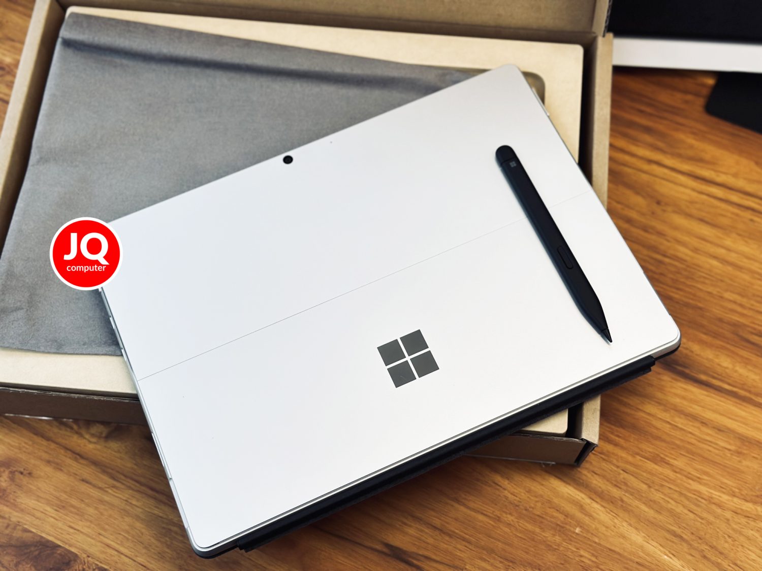 Microsoft Surface Pro 8, Intel Core i5 - Image 2