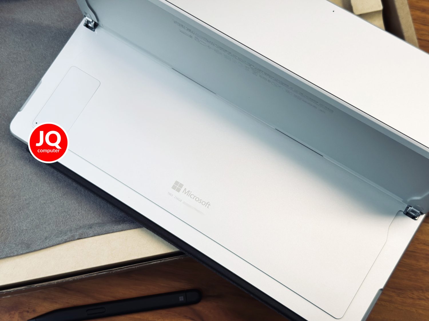 Microsoft Surface Pro 8, Intel Core i5 - Image 8