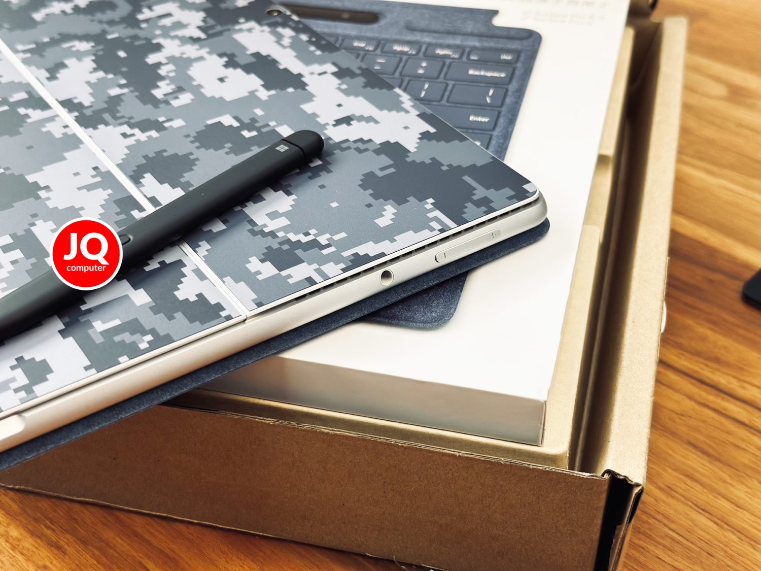 Microsoft Surface Pro 8, Intel Core i3 - Image 7