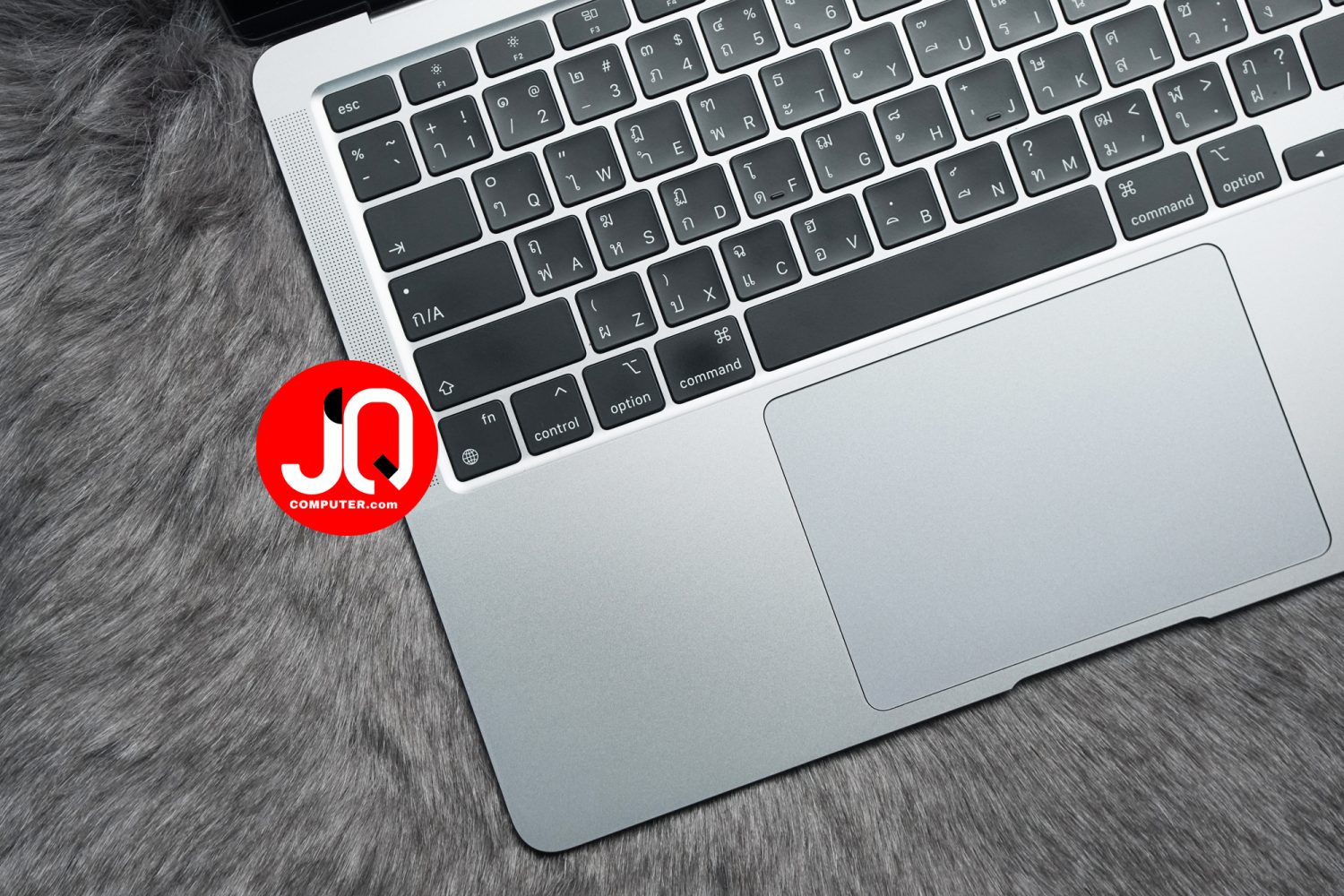 MacBook Air 13" 2020 - Image 3
