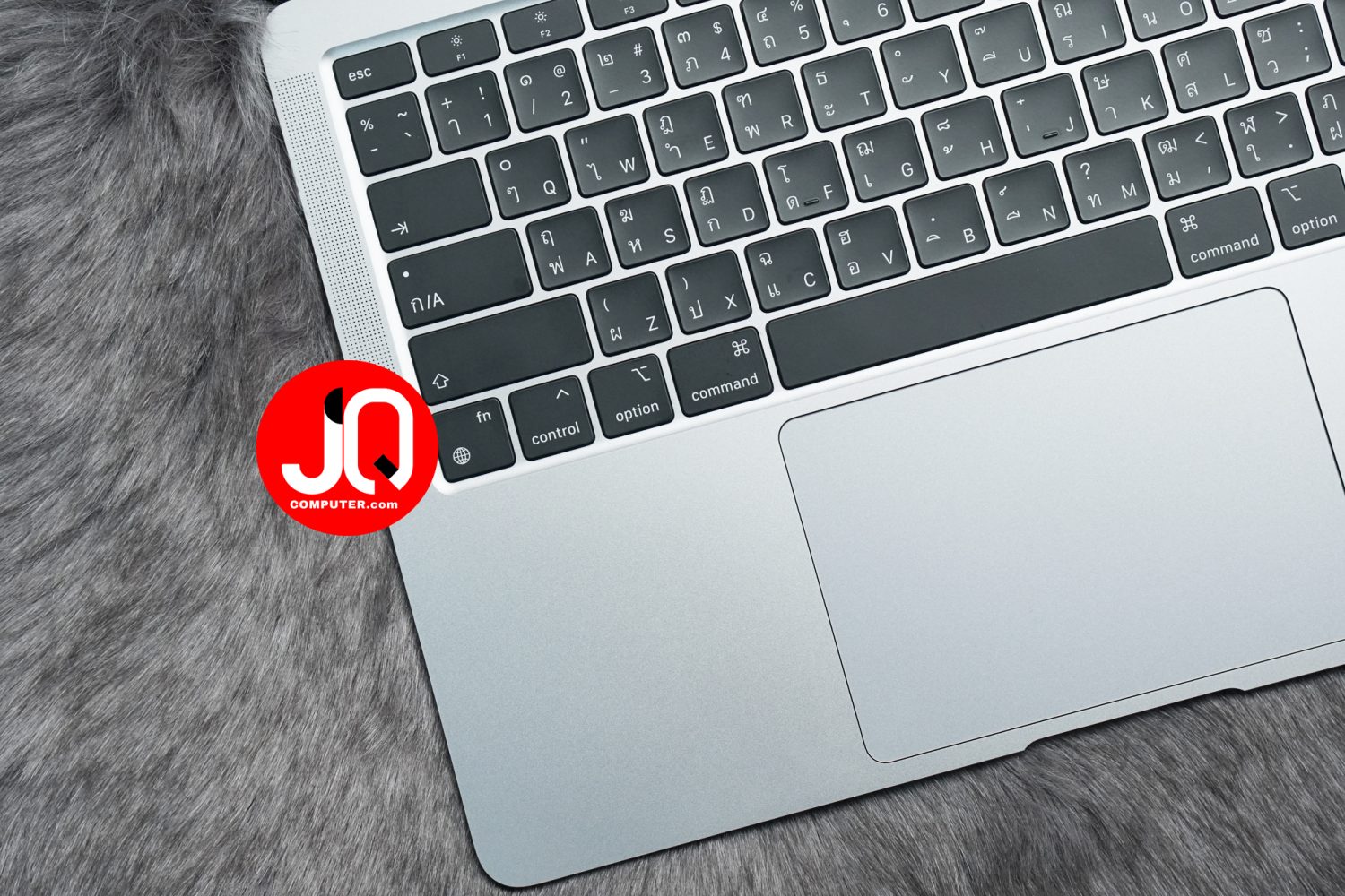 MacBook Air 13" 2020 - Image 3