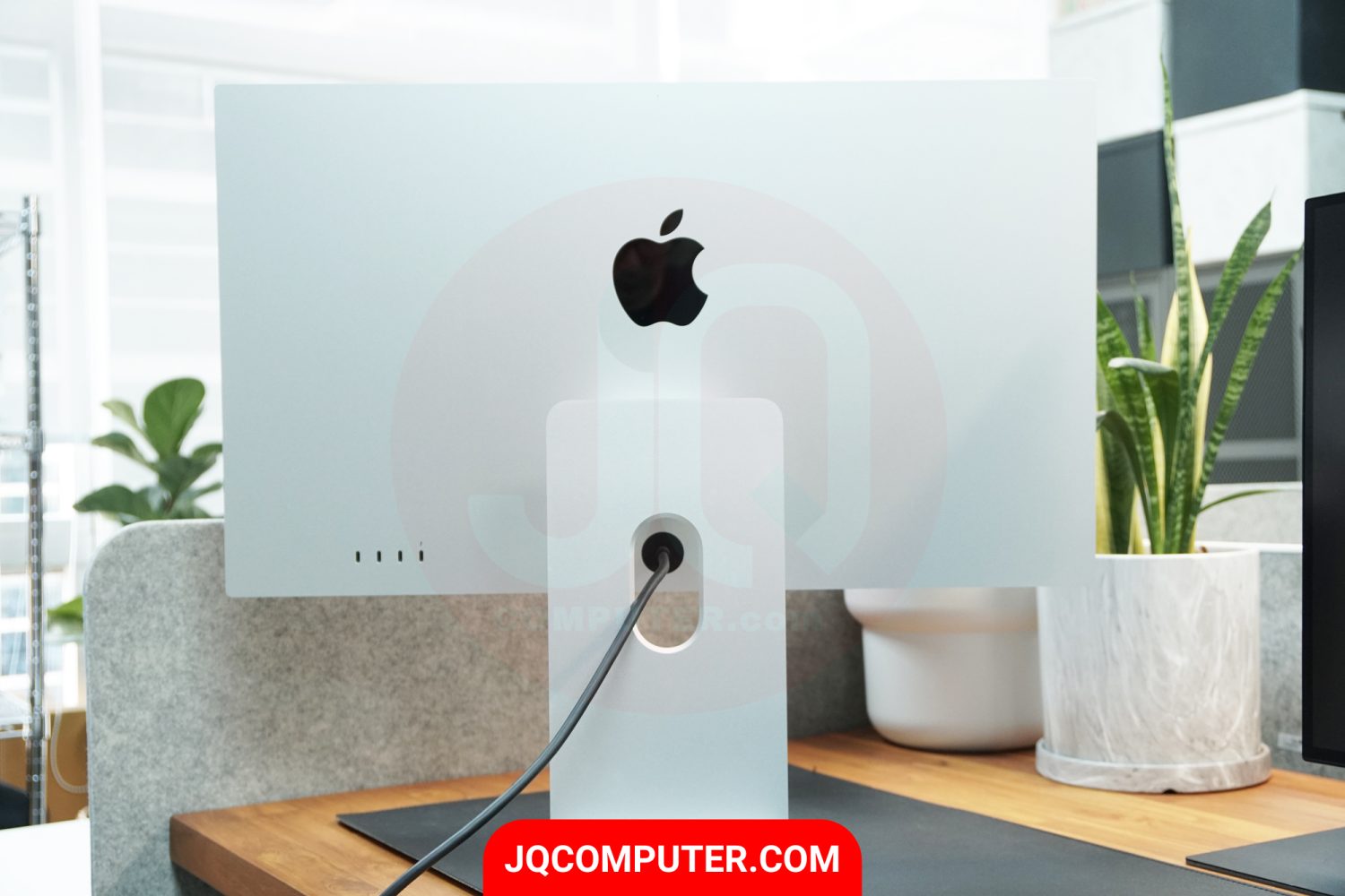 Apple Studio Display 5K - Image 2