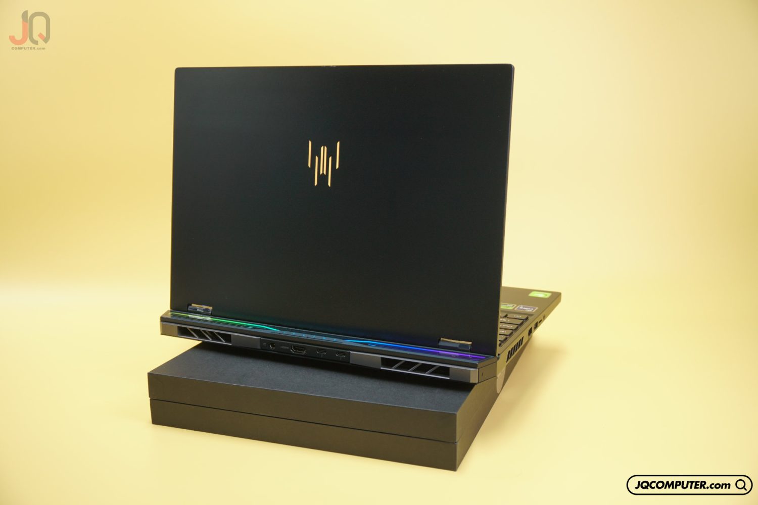 Acer Predator Helios 16  (PH16-72-92WW) - Image 2