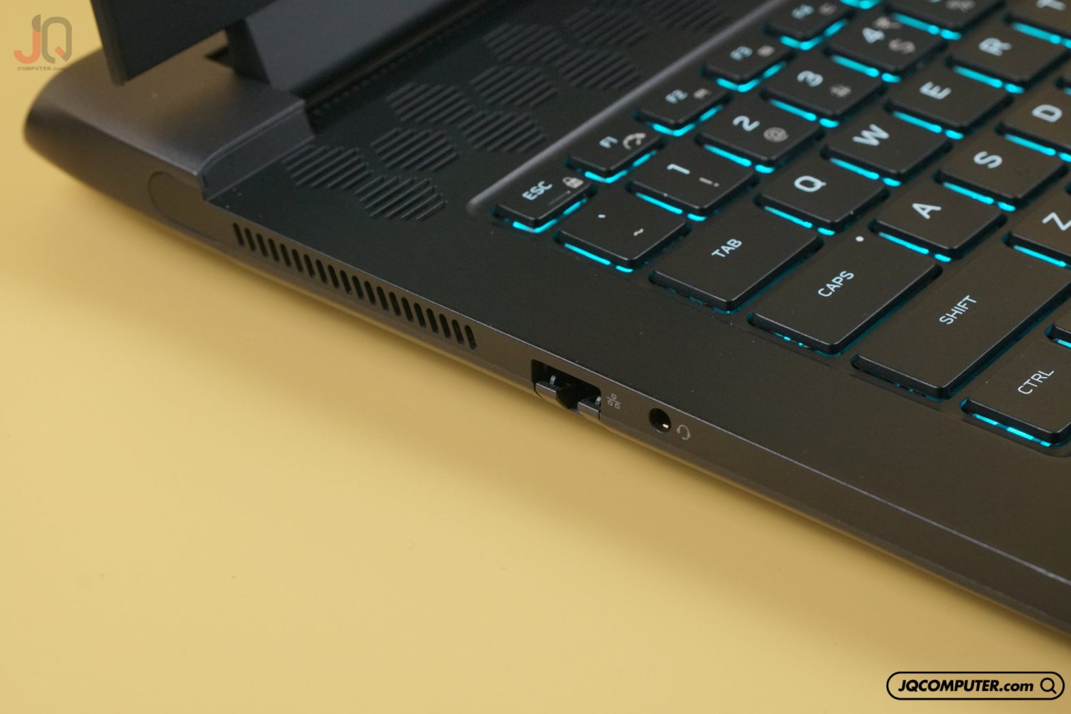 Dell  Alienware M15 R6 - Image 15