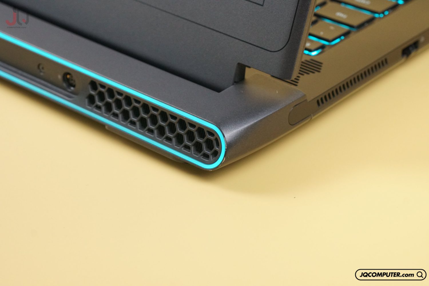 Dell  Alienware M15 R6 - Image 21