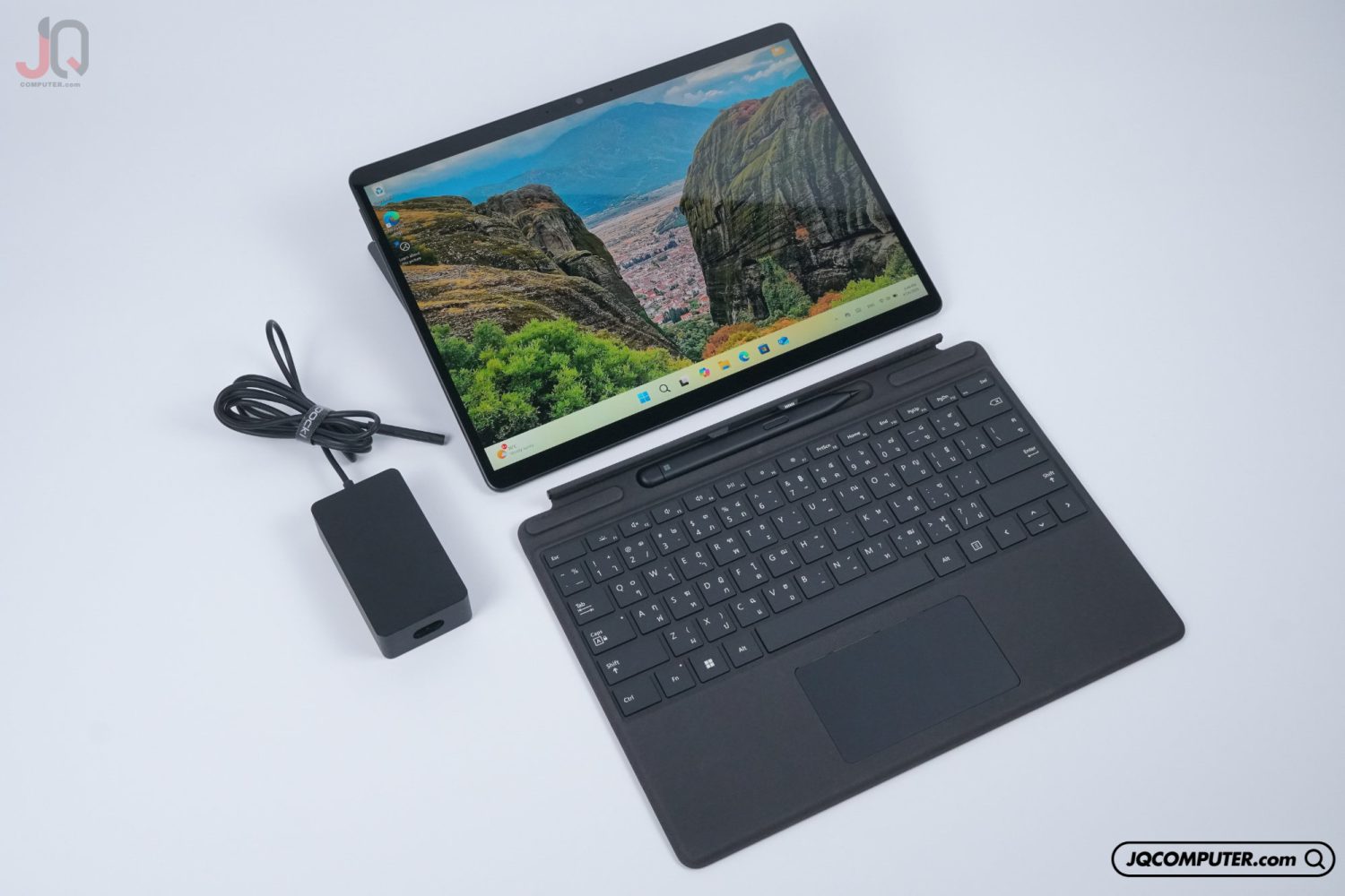 Microsoft Surface Pro 8 - Image 14