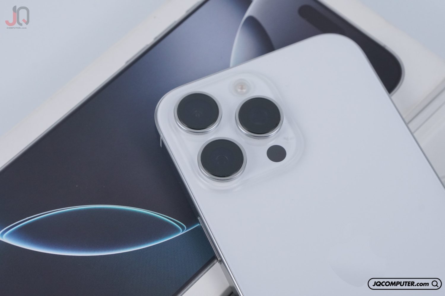 iPhone 16 Pro Max - Image 8