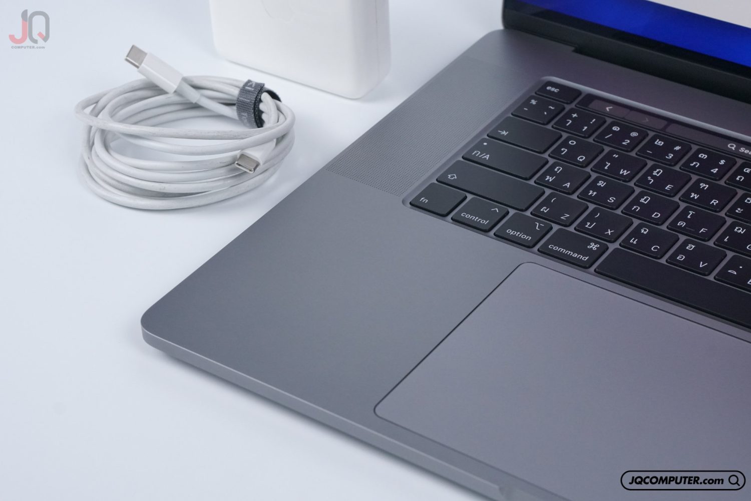 MacBook Pro 16" Intel Core i7 (2019) - Image 3
