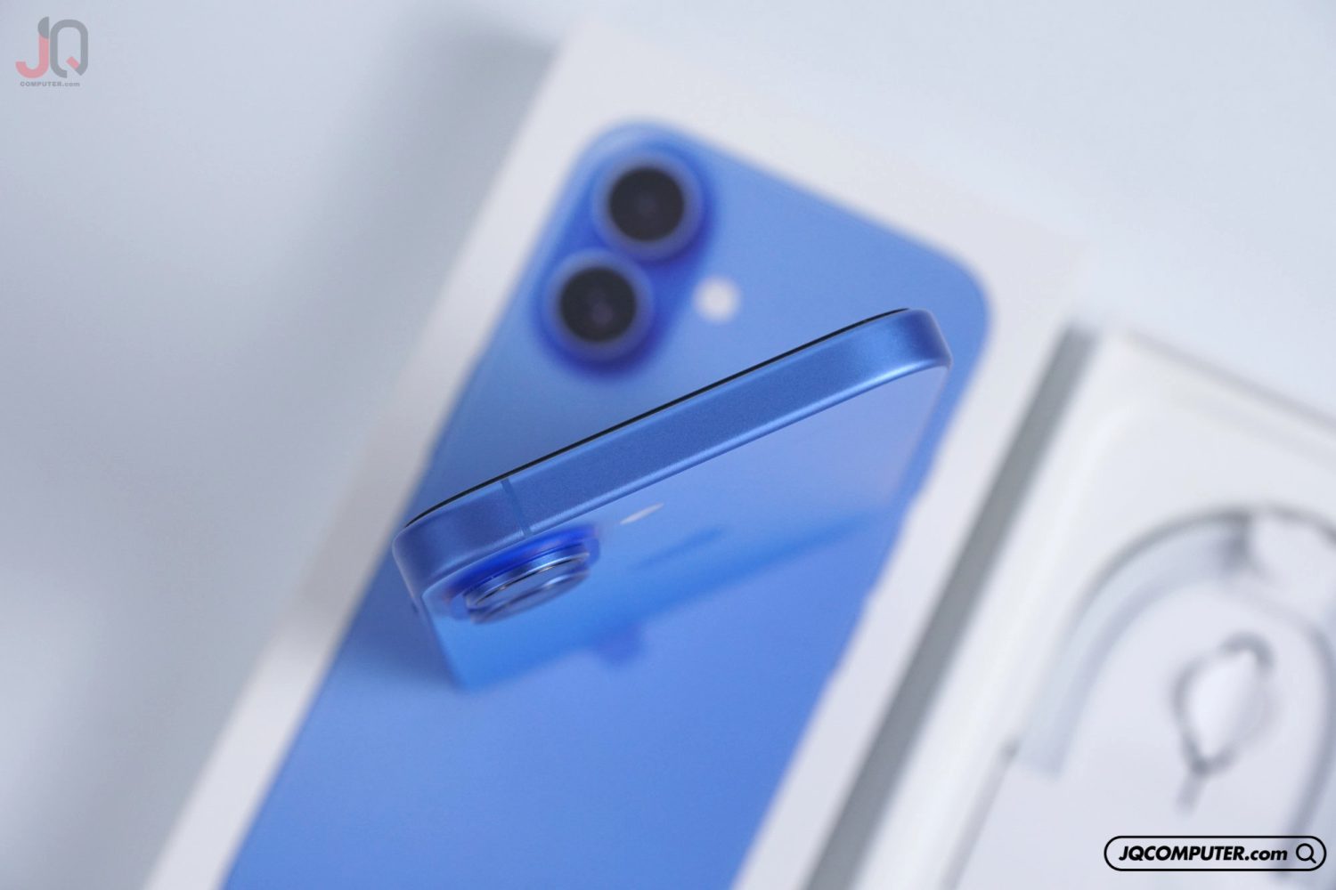 iPhone 16 - Image 4