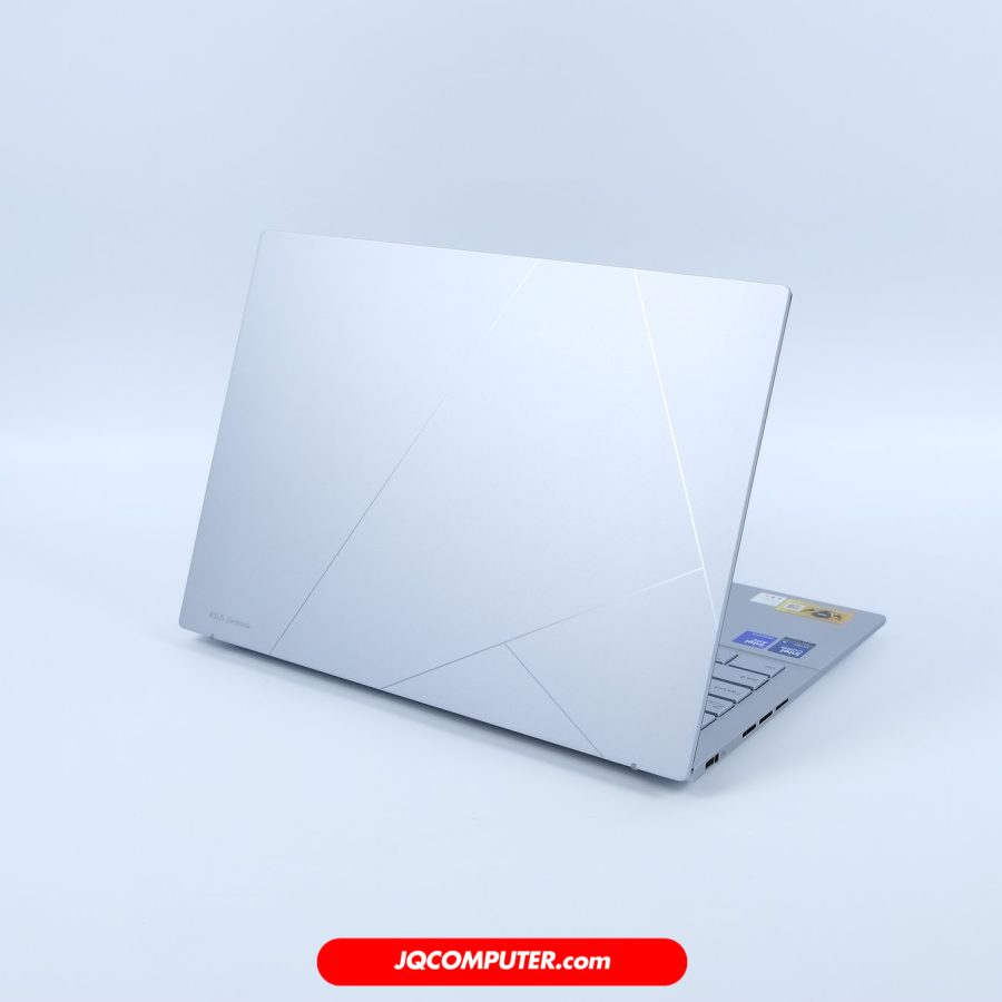 Alternative view of Asus ZenBook 14 OLED