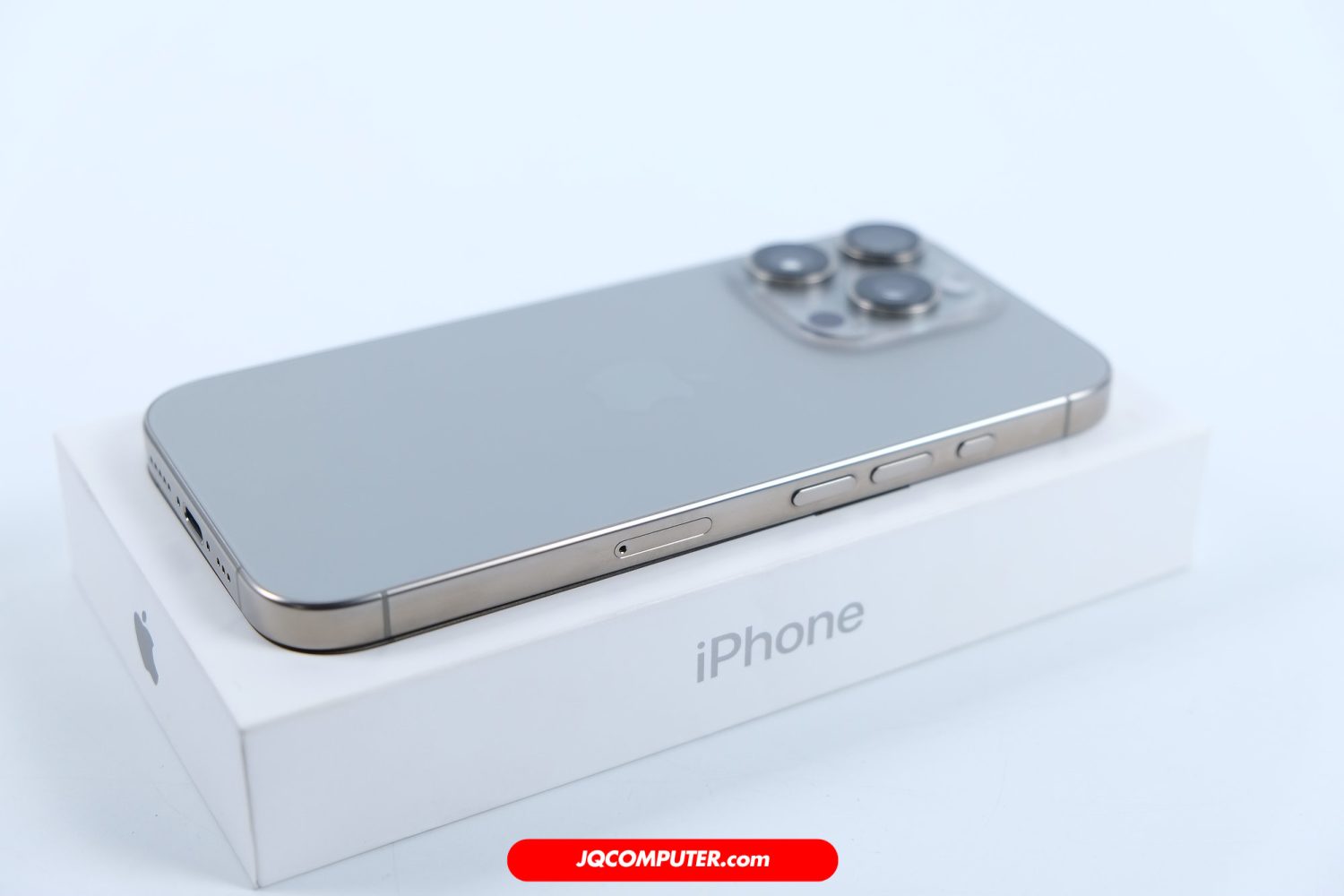 iPhone 16 Pro - Image 3